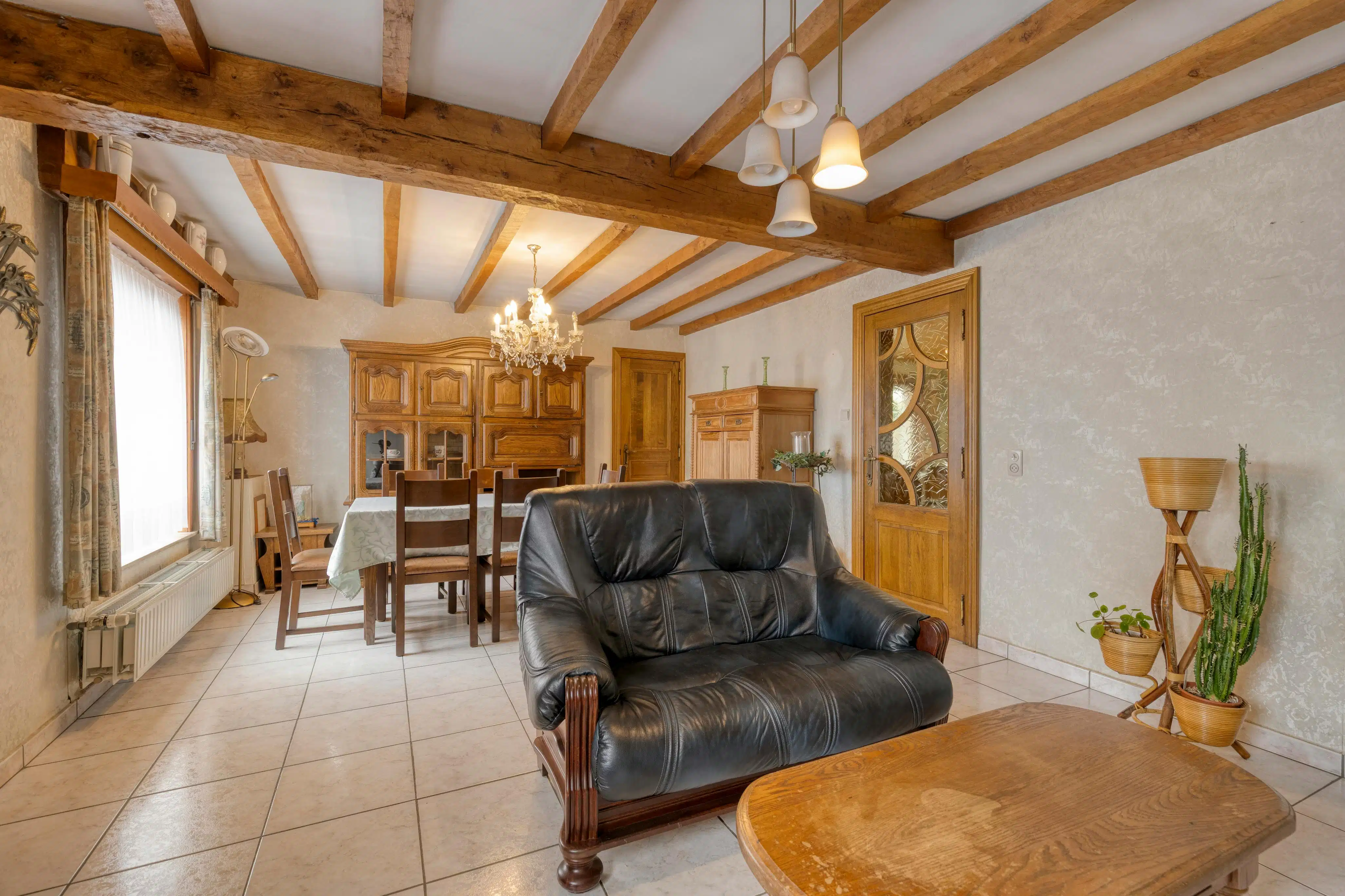 Woning met 4 slaapkamers op een perceel van 1087m² foto 4