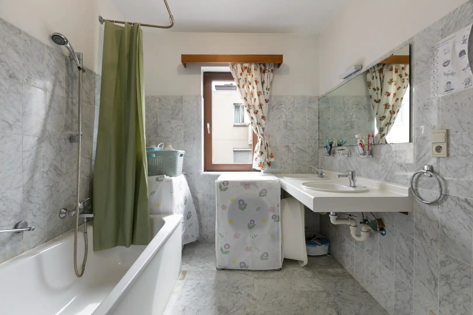 Ruim 3-slaapkamerappartement te koop in Genk foto 16