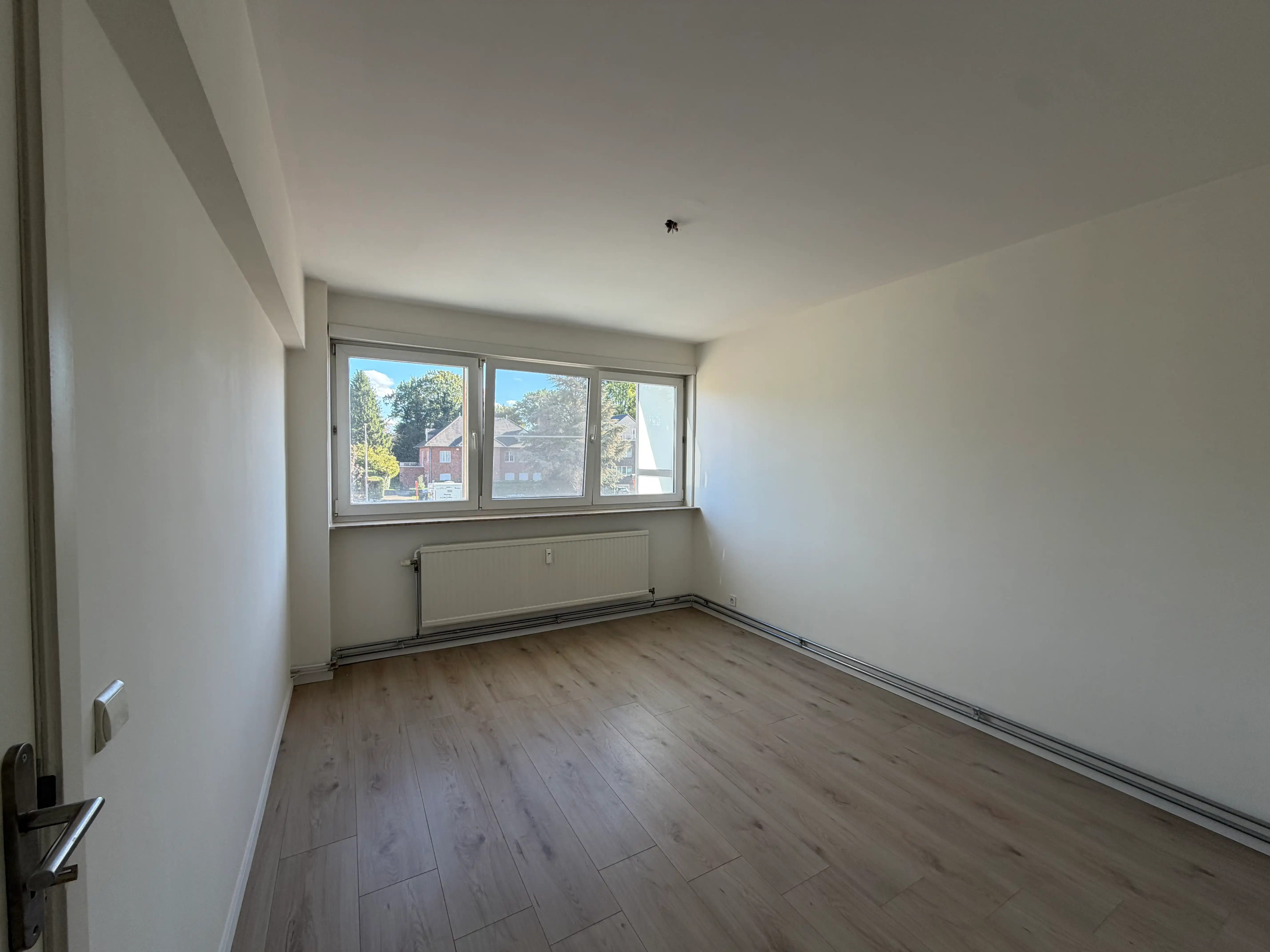 GENK te koop: gerenoveerd appartement met 2 slaapkamers foto 5