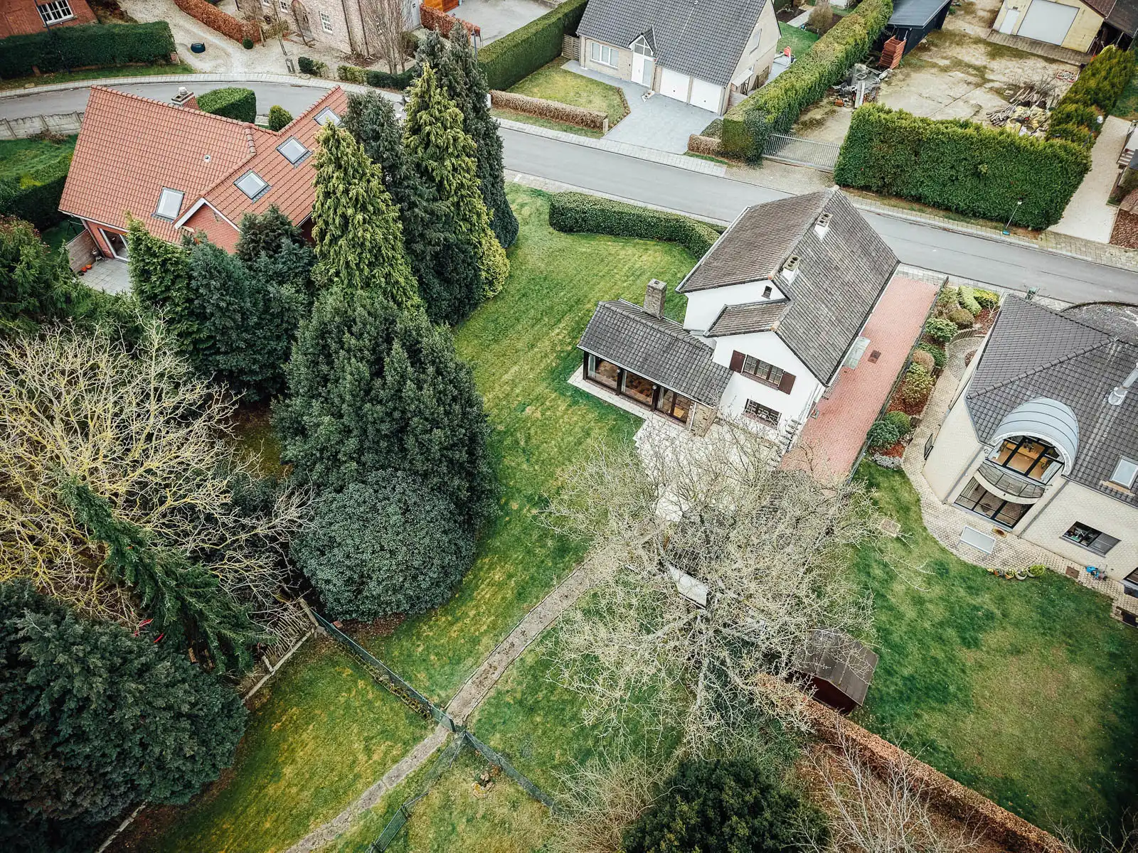 Karaktervolle open bebouwing op een prachtig groen perceel foto 28