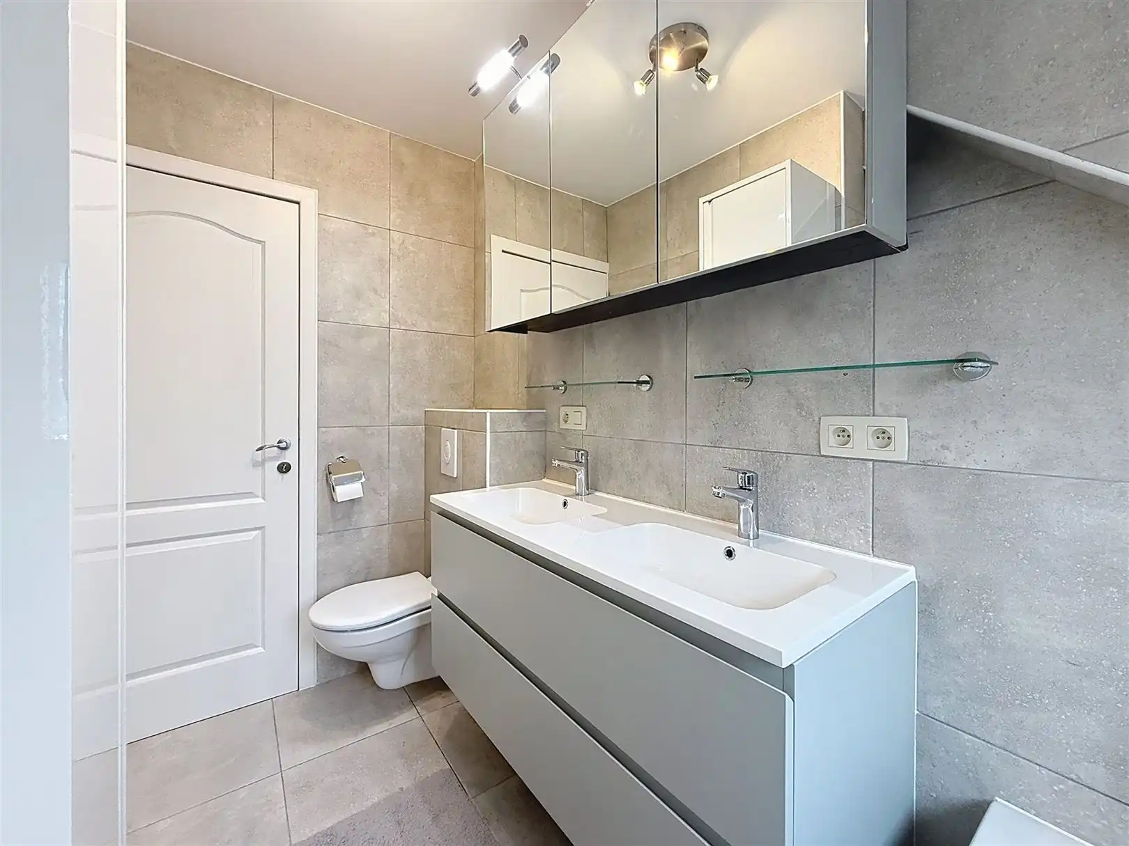 Ruime gerenoveerde woning, 5 slpks, 2 bdks, tuin, 11a 11ca  foto 25