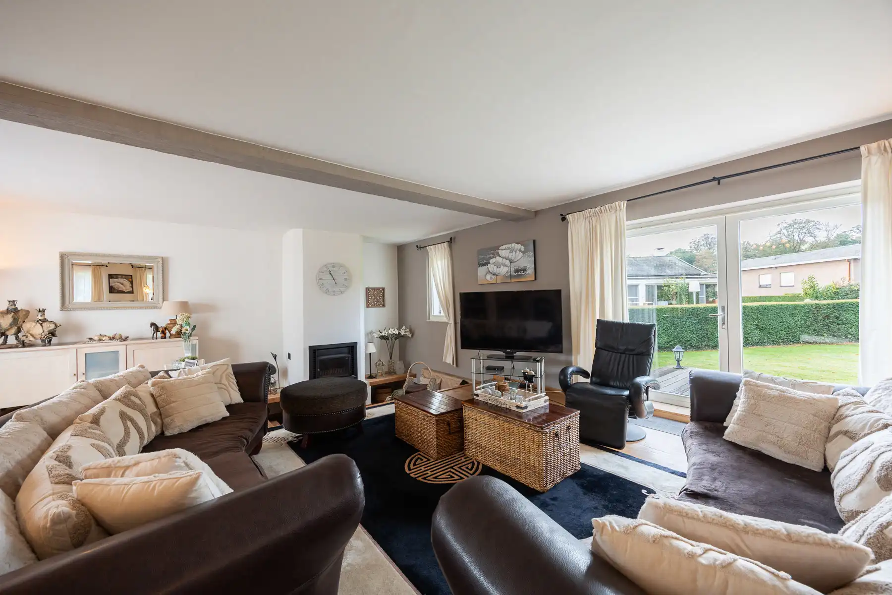 Rustig en groen gelegen statige, instapklare villa foto 6
