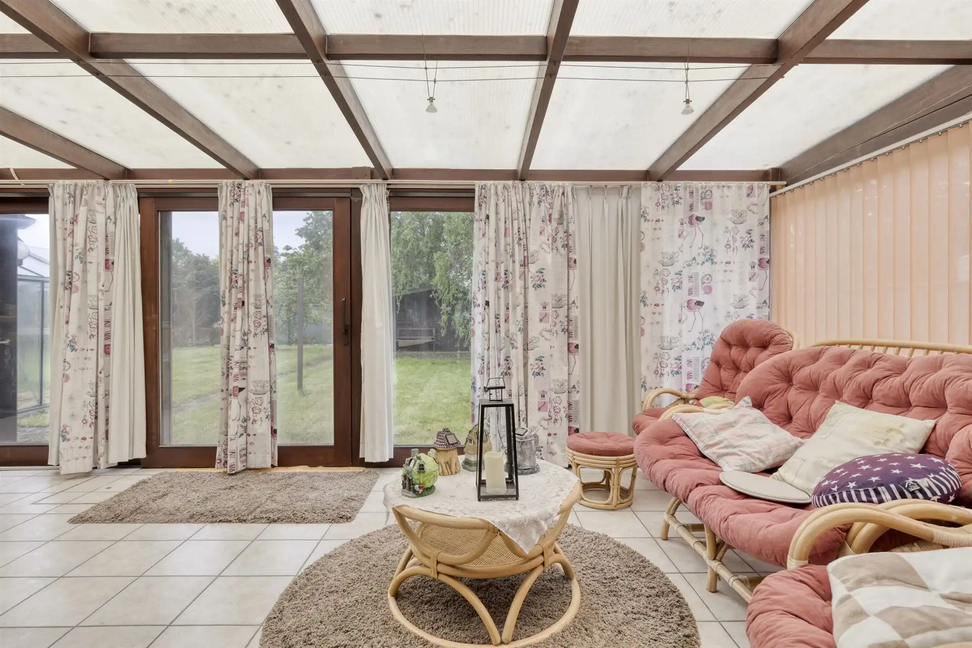 Laagbouwwoning met 2 slaapkamers, garage en tuin.  foto 17