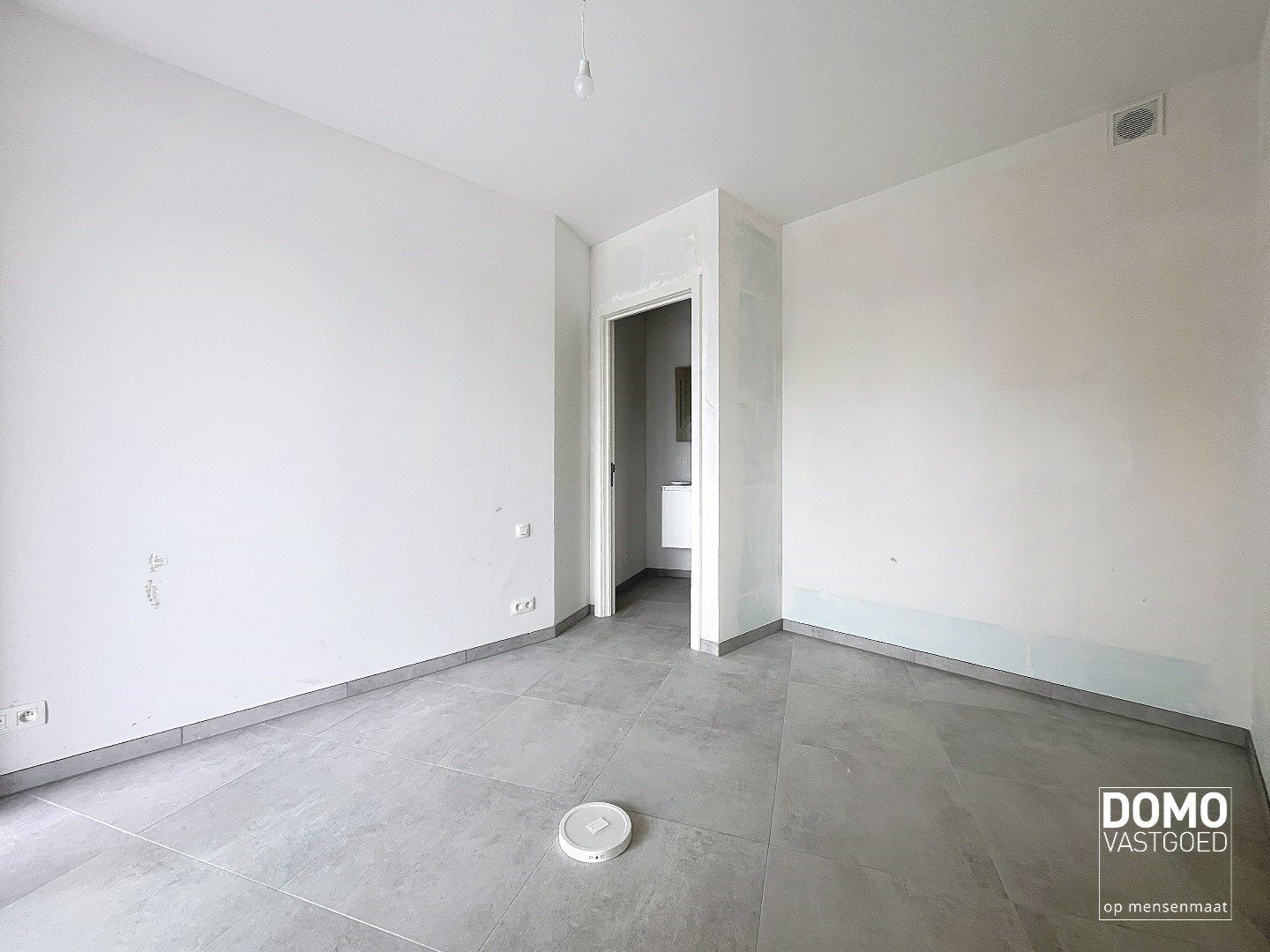 VOLLEDIG AFGEWERKT NIEUWBOUWAPPARTEMENT MET 1 SLAAPKAMER, TERRAS EN ONDERGRONDSE AUTOSTANDPLAATS IN RESIDENTIE "DE KWINT" TE ZONHOVEN  foto 8