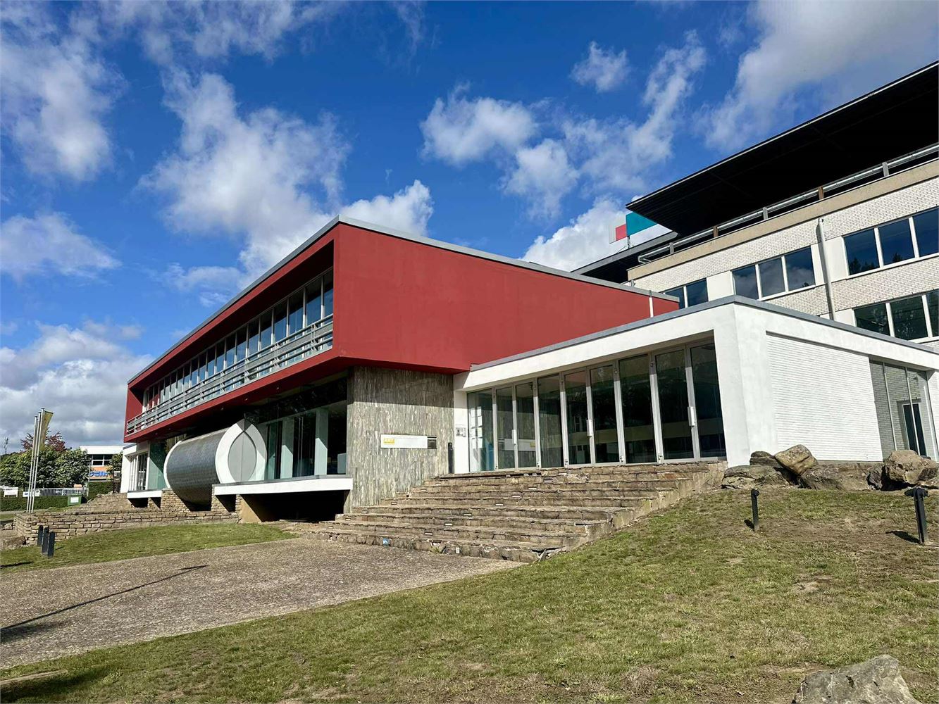 UNIEKE KANTOREN MET PARKING EN VERSCHILLENDE OPPERVLAKTES foto 4