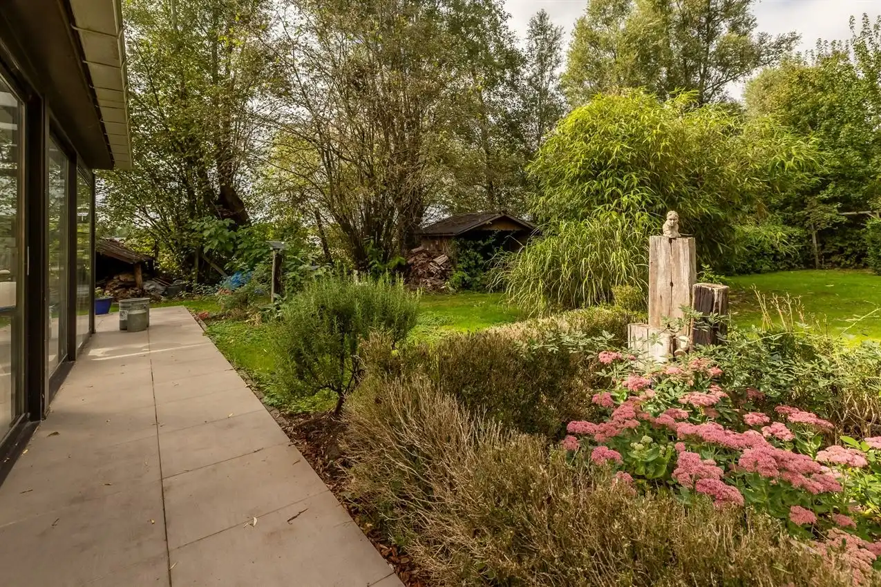 Uniek rustig wonen, helemaal achterin en midden in het groen. foto 26