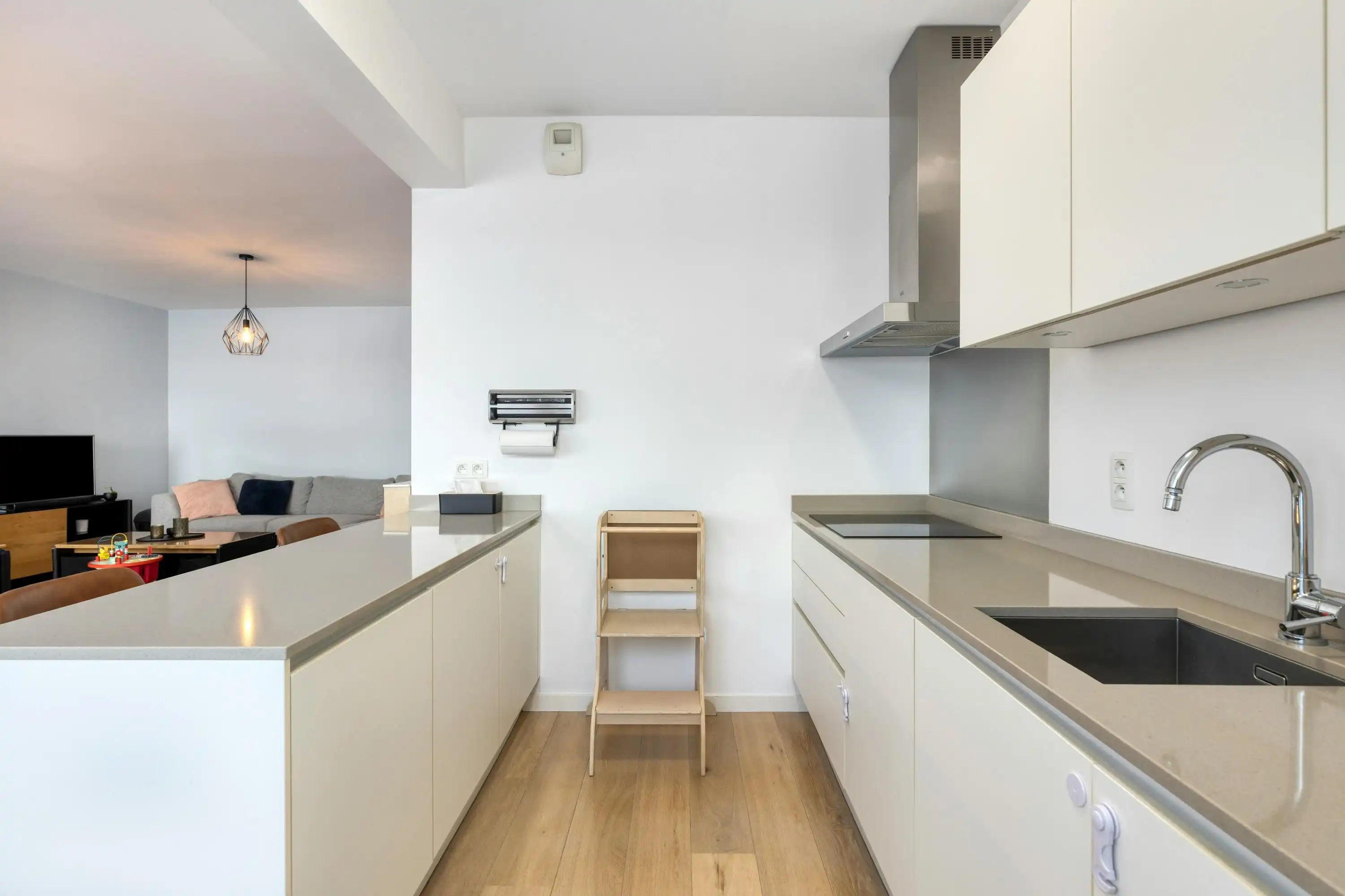 Kwalitatief appartement met 3 slaapkamers te koop in Merksem foto 7