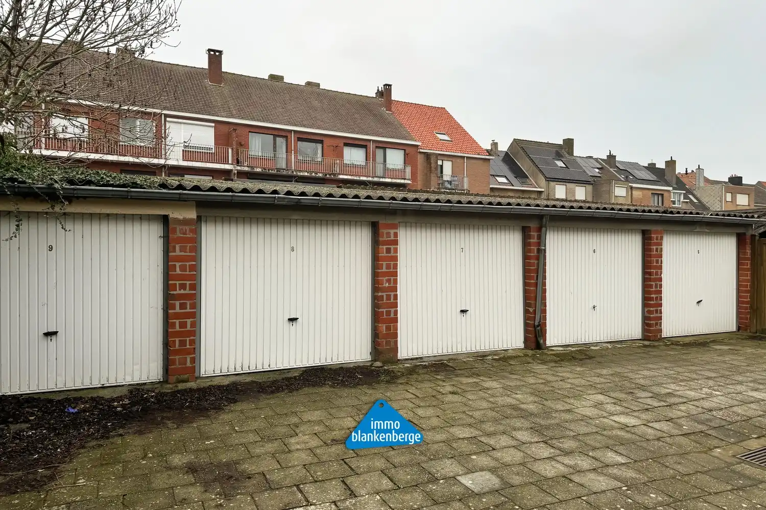 Garagebox te huur in Uitkerke foto {{pictureIndex}}