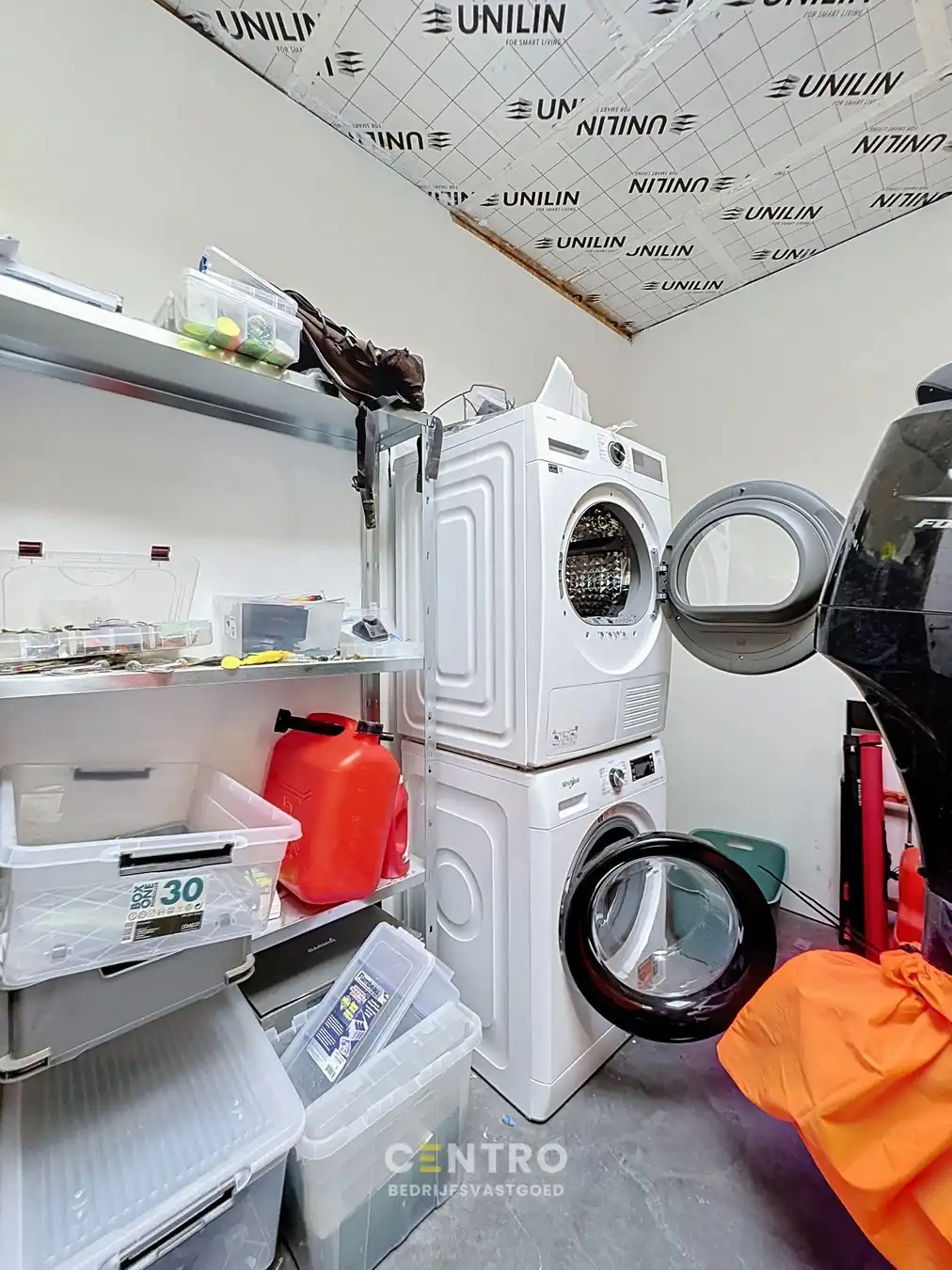 Uniek, betaalbaar aanbod: Instapklaar en goed geïsoleerd MAGAZIJN met KANTOOR, voorzien van alle comfort (airco, keuken, sanitair, ...). Op een boogscheut van Brugge centrum! foto 14