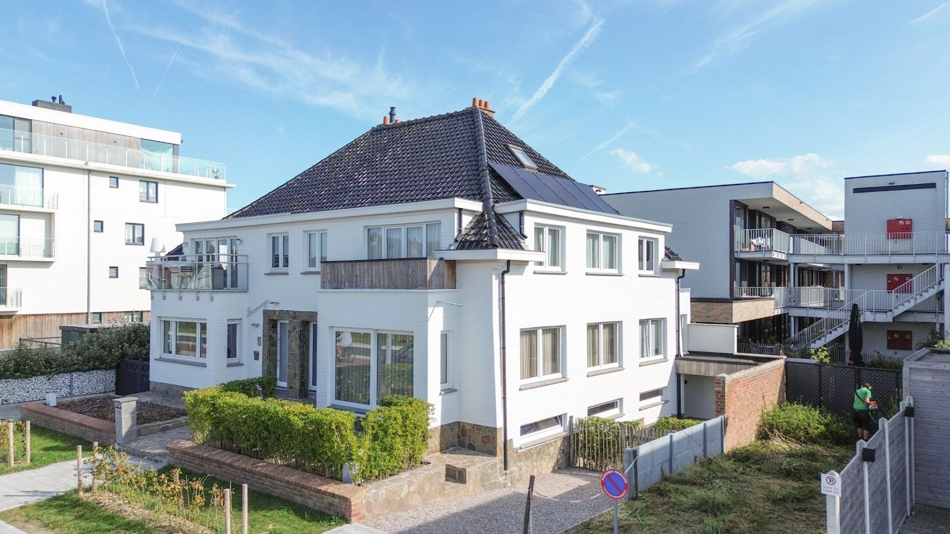 Stijlvol wonen aan zee – energiezuinige woning op topligging in Wenduine foto {{pictureIndex}}