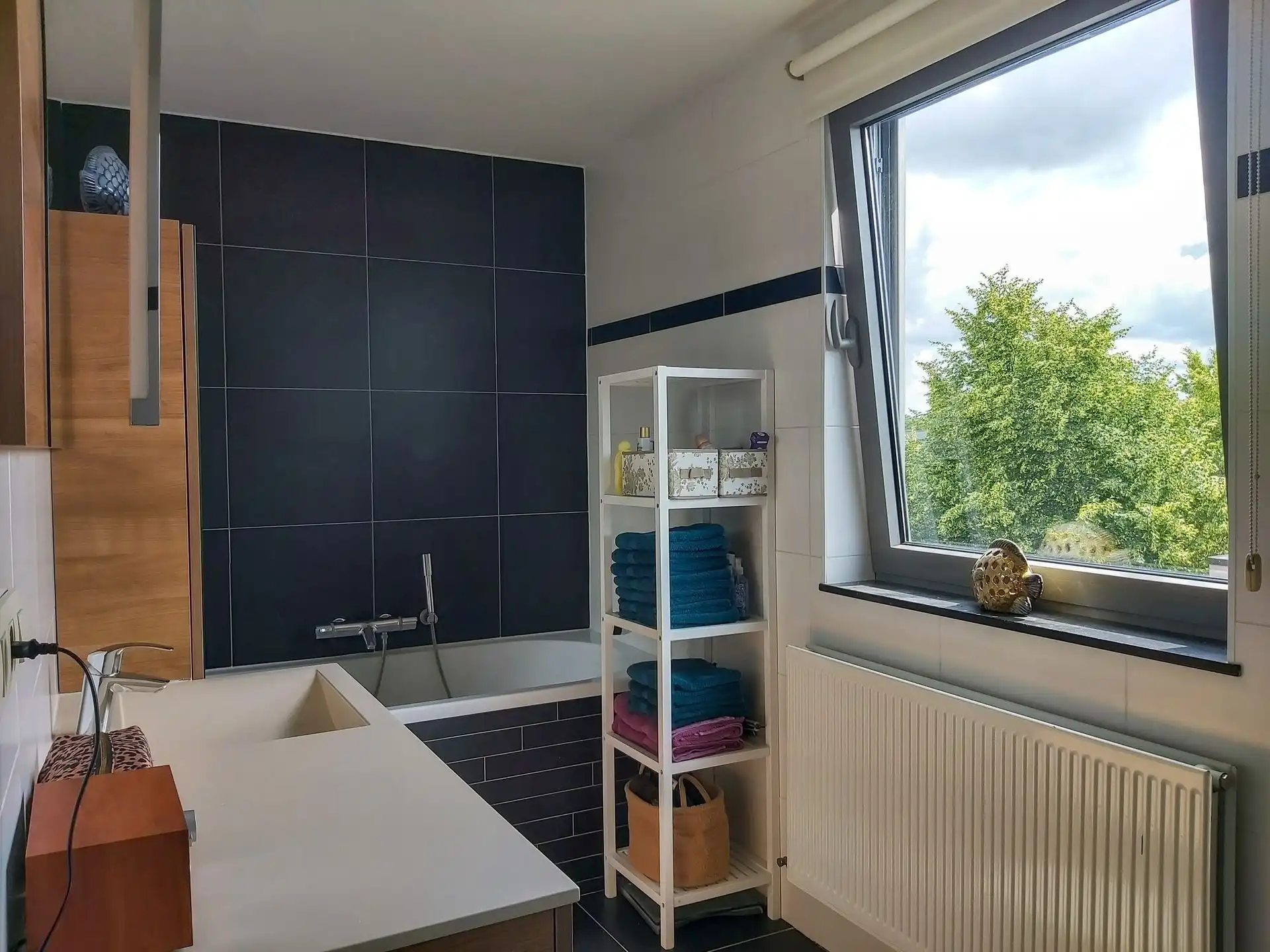 Instapklaar duplexappartement met inpandige garage, zuidgericht terras en 2 slaapkamers op mooie locatie in Maasmechelen! foto 13