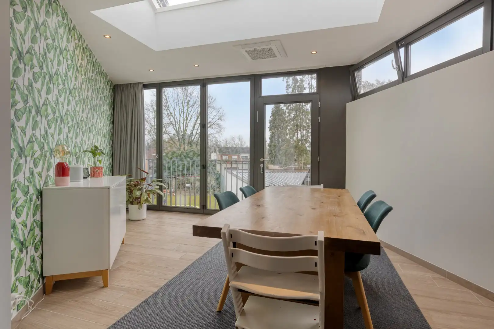 Instapklare bel-etagewoning met dubbele garage en tuin in het centrum van Retie foto 11