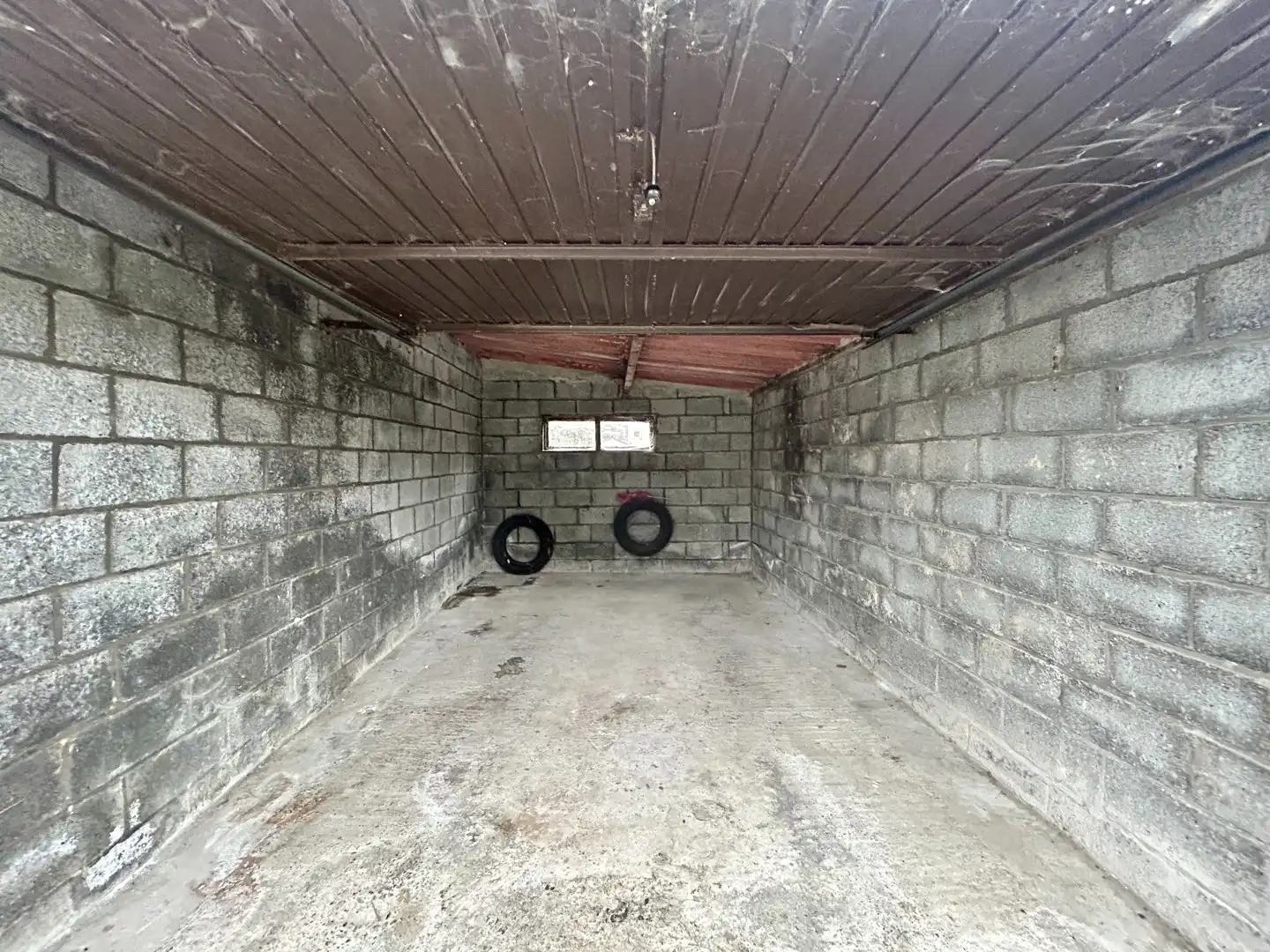 Karaktervolle rijwoning met tuin en garage te Izegem! foto 16