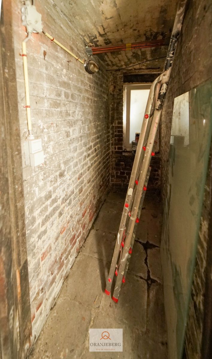 Gloednieuw gerenoveerde hoekwinkel tussen Onderbergen en Oude Houtlei foto 21