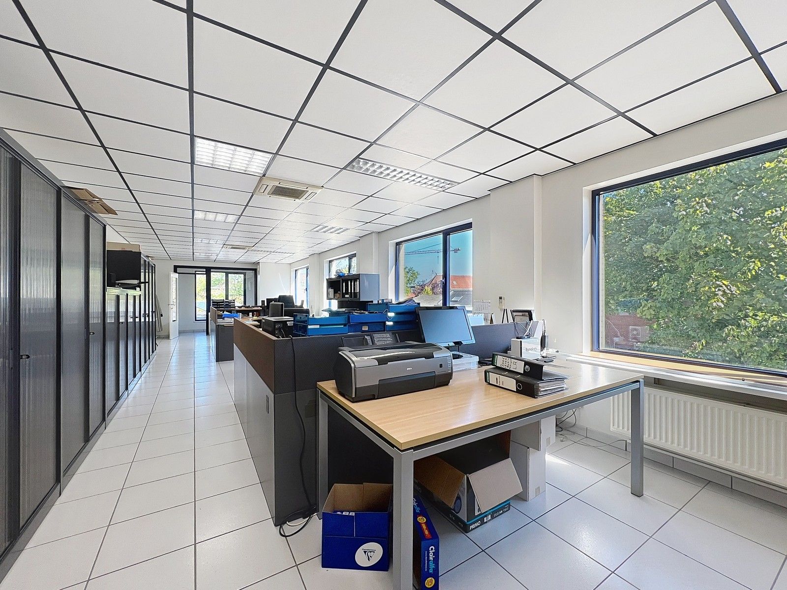 Prachtig HERENHUIS (met o.a. 5 slpk, garage en tuin), apart KANTOOR-gebouw en 630 m2 MAGAZIJNEN op zeer goede ligging te KORTRIJK ! Géén renovatieverplichting! foto 25