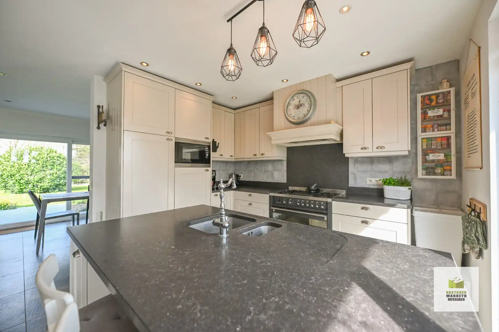 Landelijk en zeer rustig gelegen open bebouwing met 4 slaapkamers op 2.125m2 foto 7