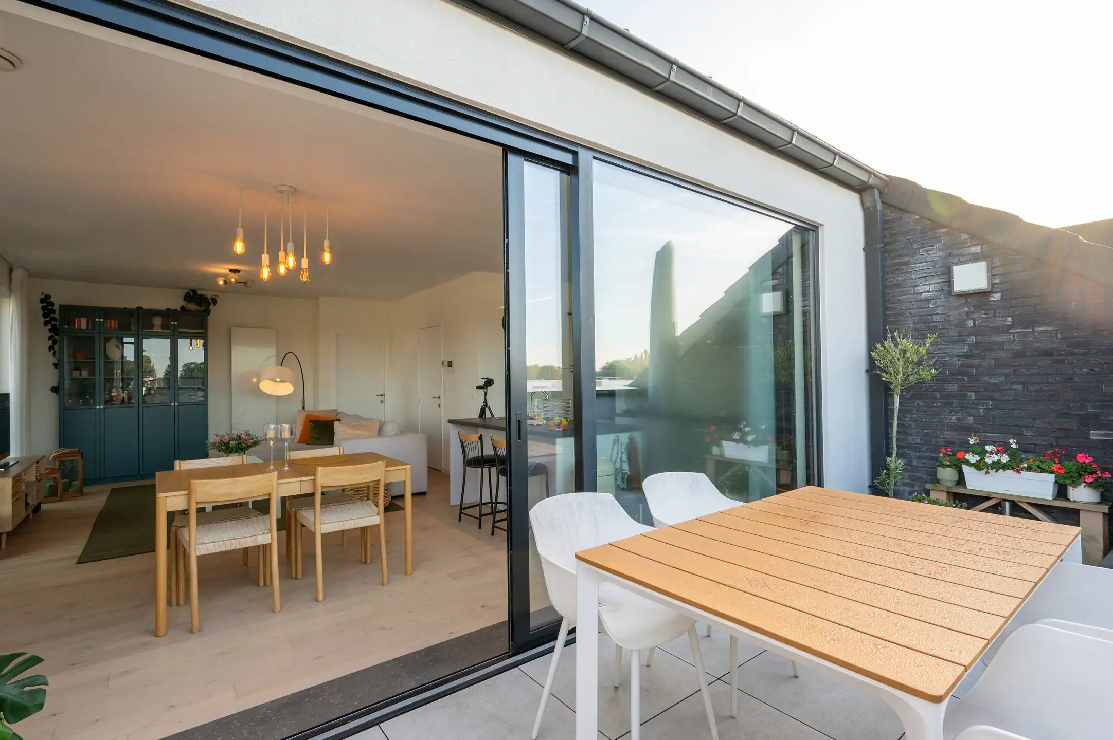Modern en ruim appartement (2021) met 3 slaapkamers en zonneterras te Muizen. foto 6