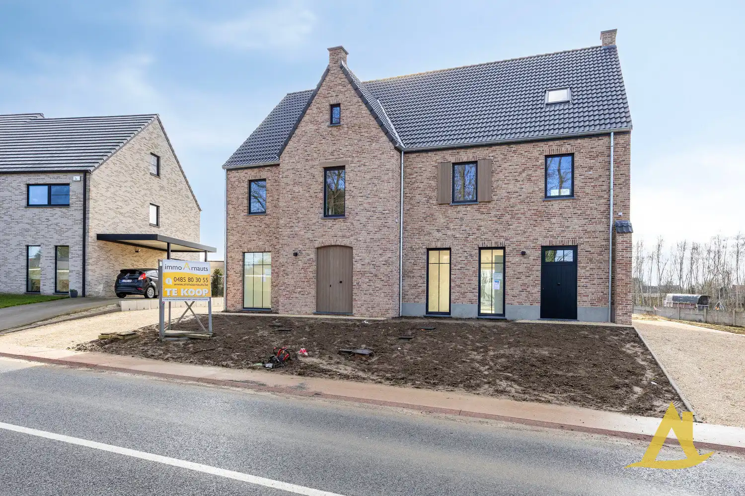 INSTAPKLARE EN ENERGIEZUINIGE NIEUWBOUWWONING MET LANDELIJKE CHARME! foto {{pictureIndex}}