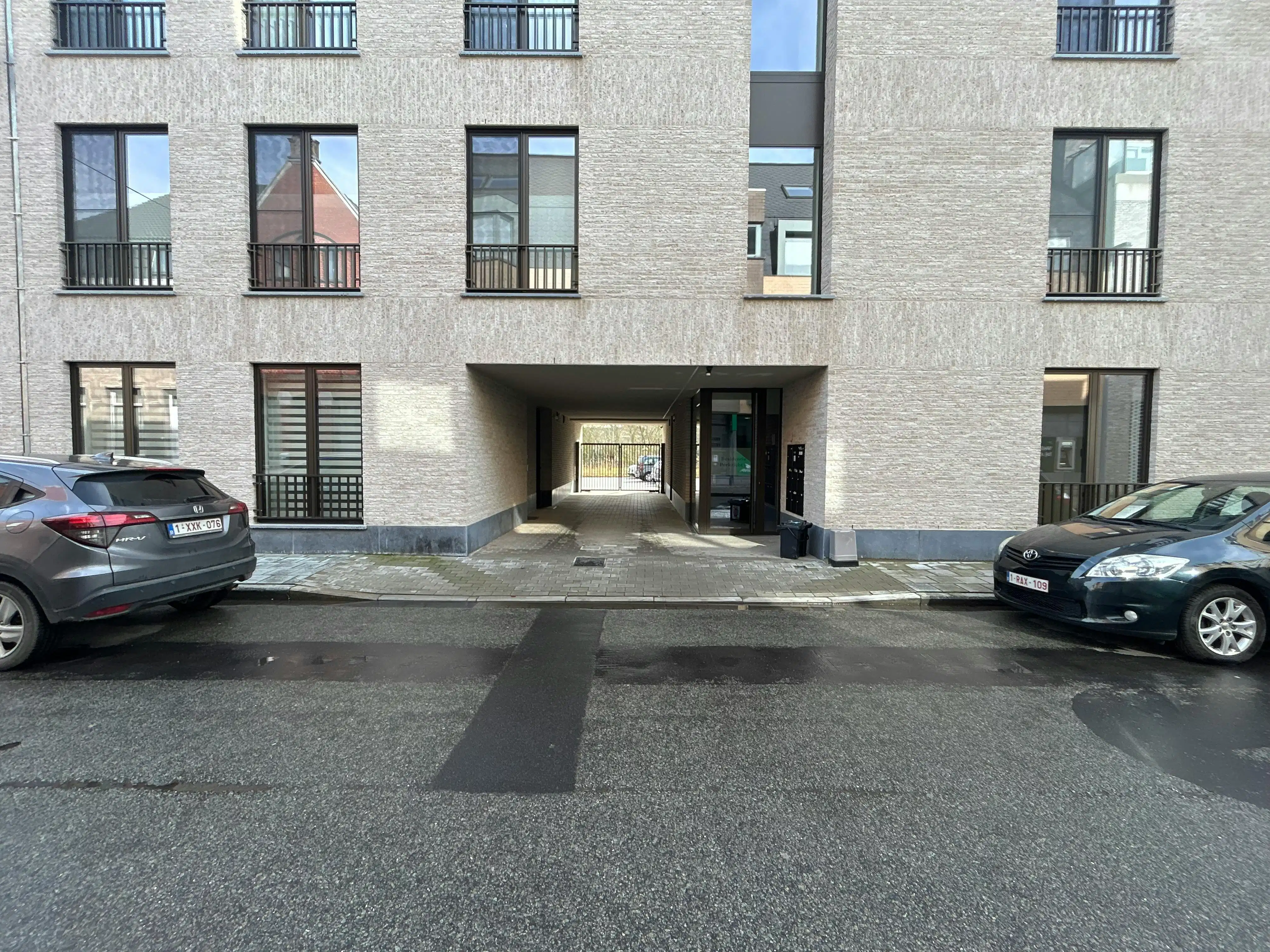 Afgesloten staanplaats te koop in de Veurnestraat in Poperinge  foto 6