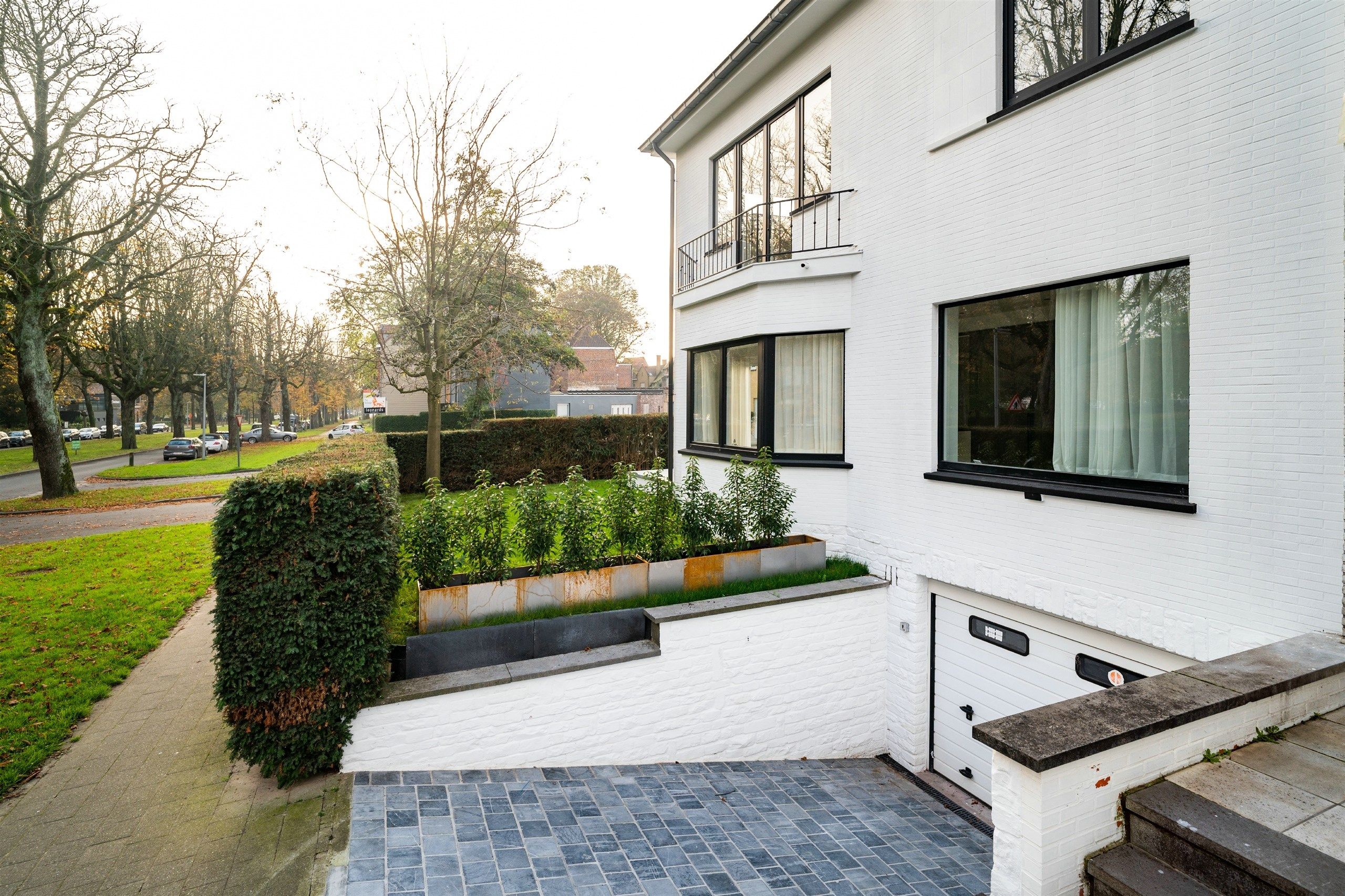 Karakteristieke gezinswoning met  garage aan het stadspark. foto 3