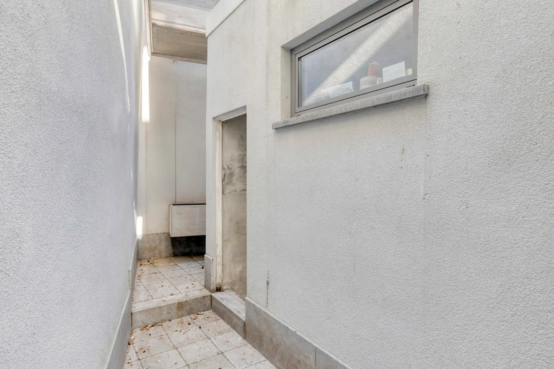 Gerenoveerde (2010) burgerwoning met dubbele garage foto 26