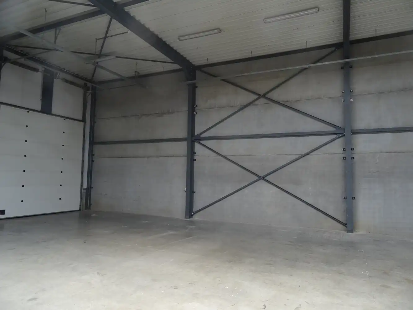 512m² bedrijfsgebouw met kantoren foto 7