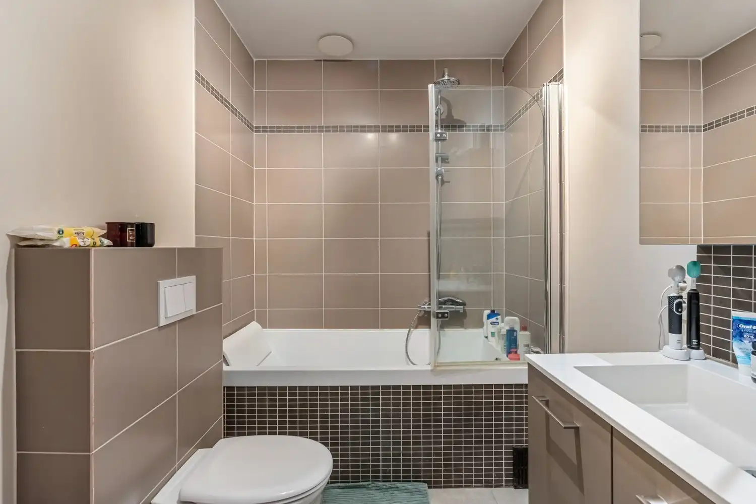 Gunstig gelegen appartement met ruim terras en autostaanplaats foto 8