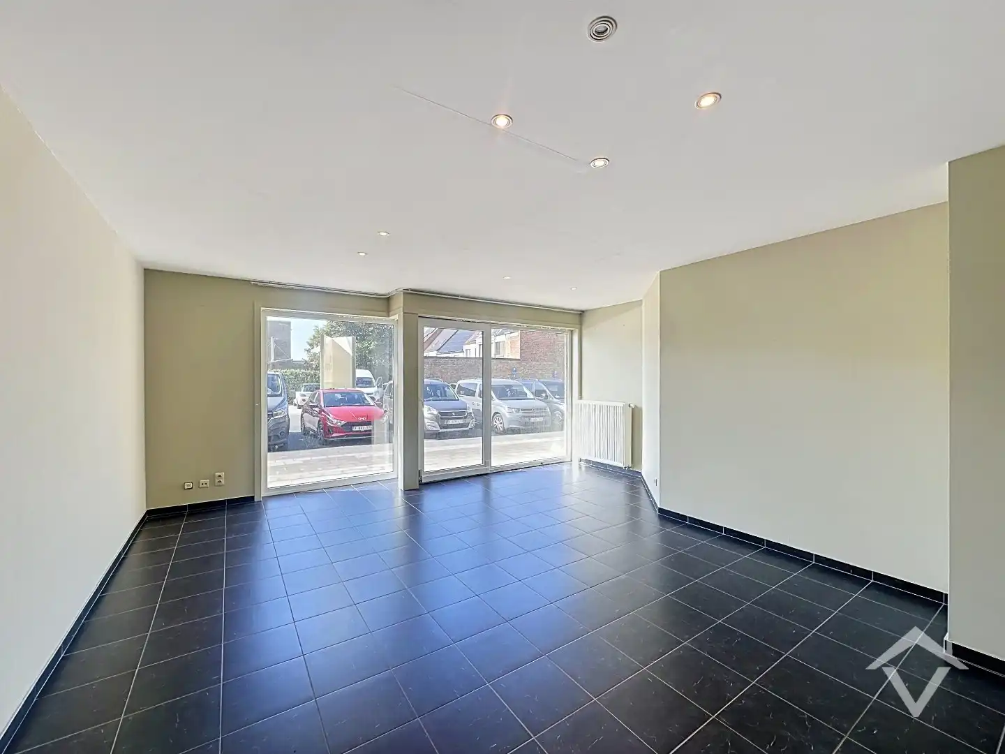 Instapklaar gelijkvloers appartement met twee slaapkamers, terras en ondergrondse parkeerplaats.  foto 5