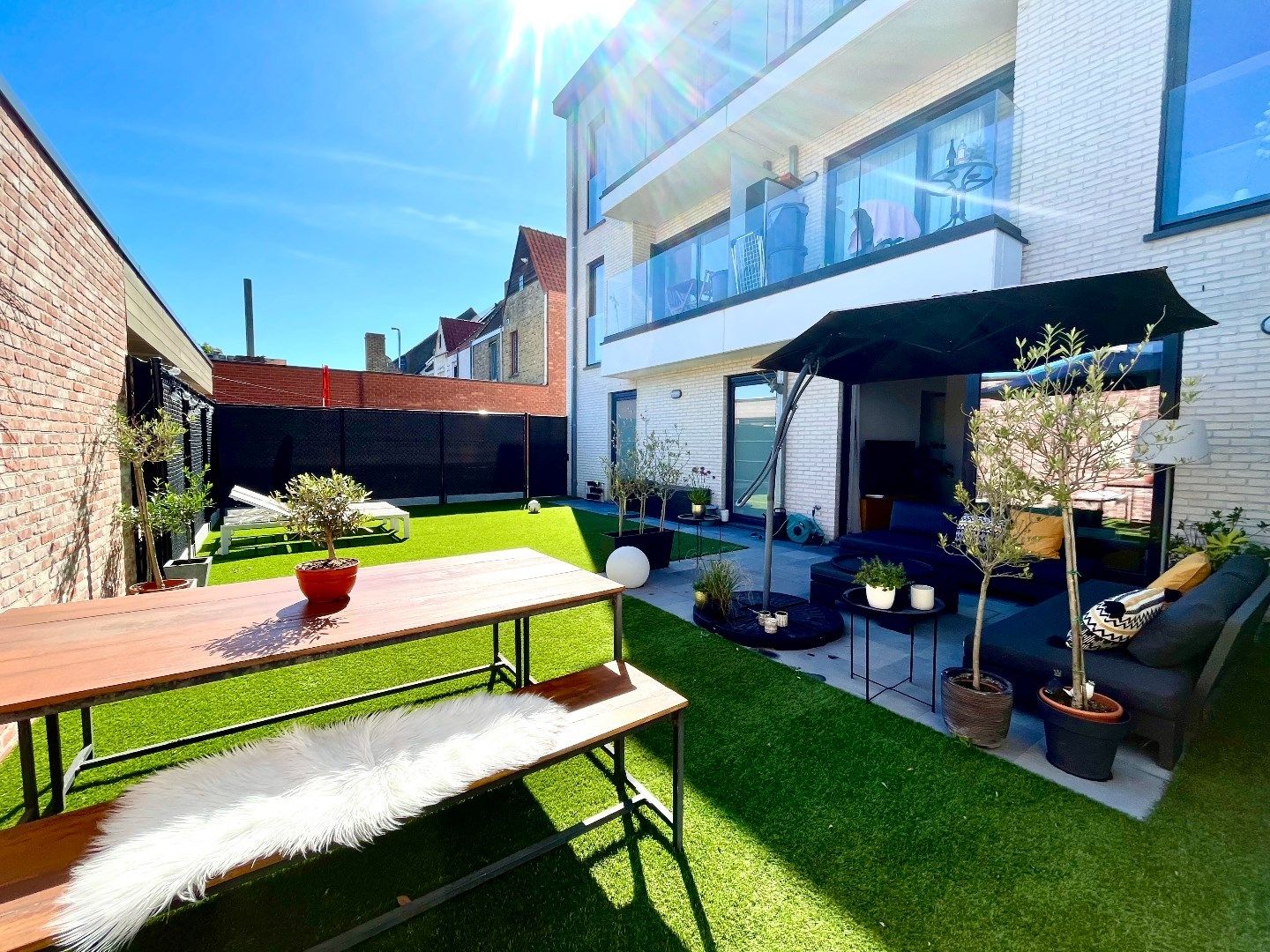 Gelijkvloers appartement met 3 slaapkamer, tuin, terras en garagebox foto {{pictureIndex}}
