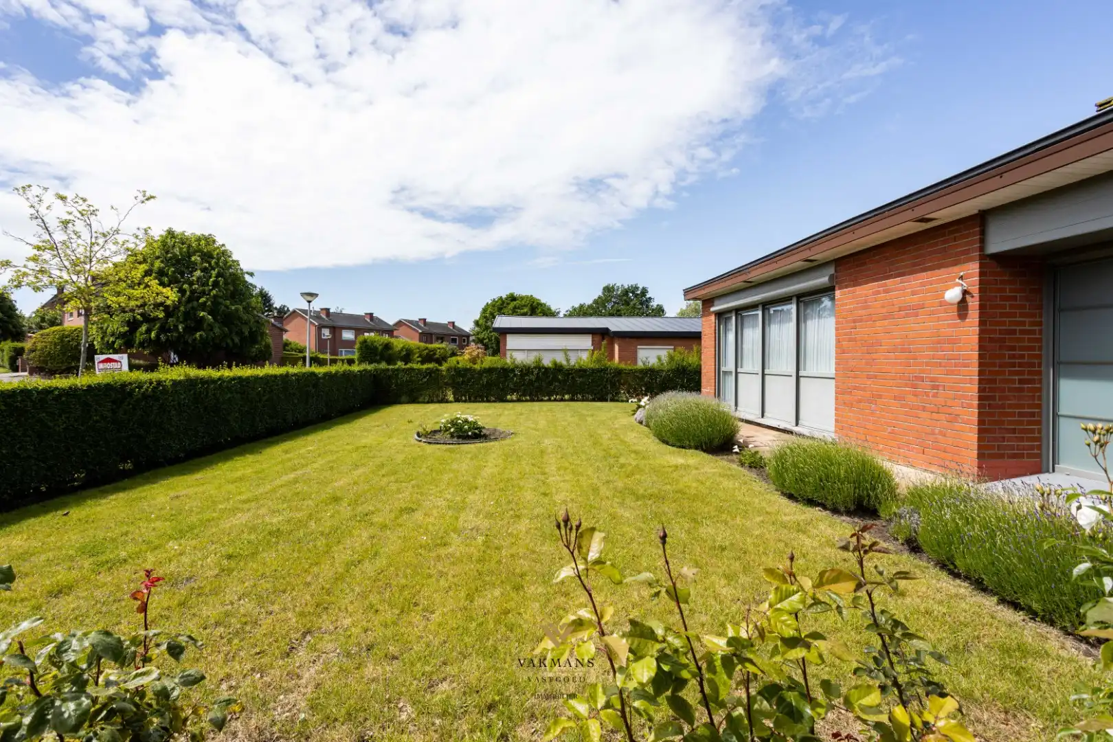 Gelijkvloerse woning met 3 slaapkamers, oprit en garage foto 25