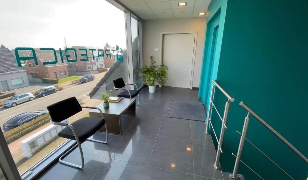 Ingedeelde kantoorruimte te huur in Brugstraat in Aalter foto 2