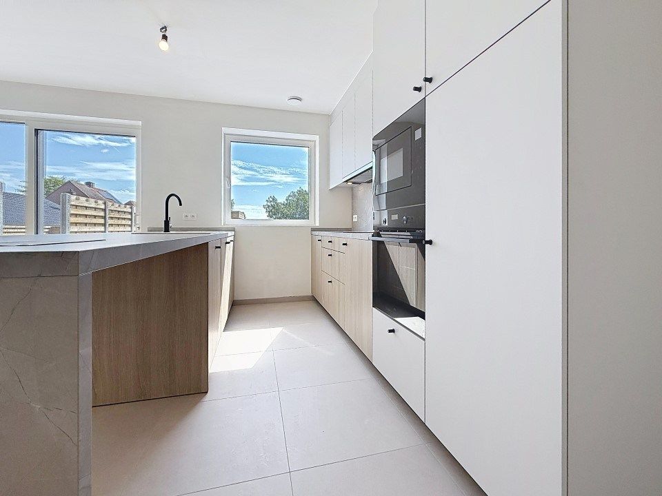 Prachtige nieuwbouwwoning met garage in het centrum van Westrozebeke foto 2