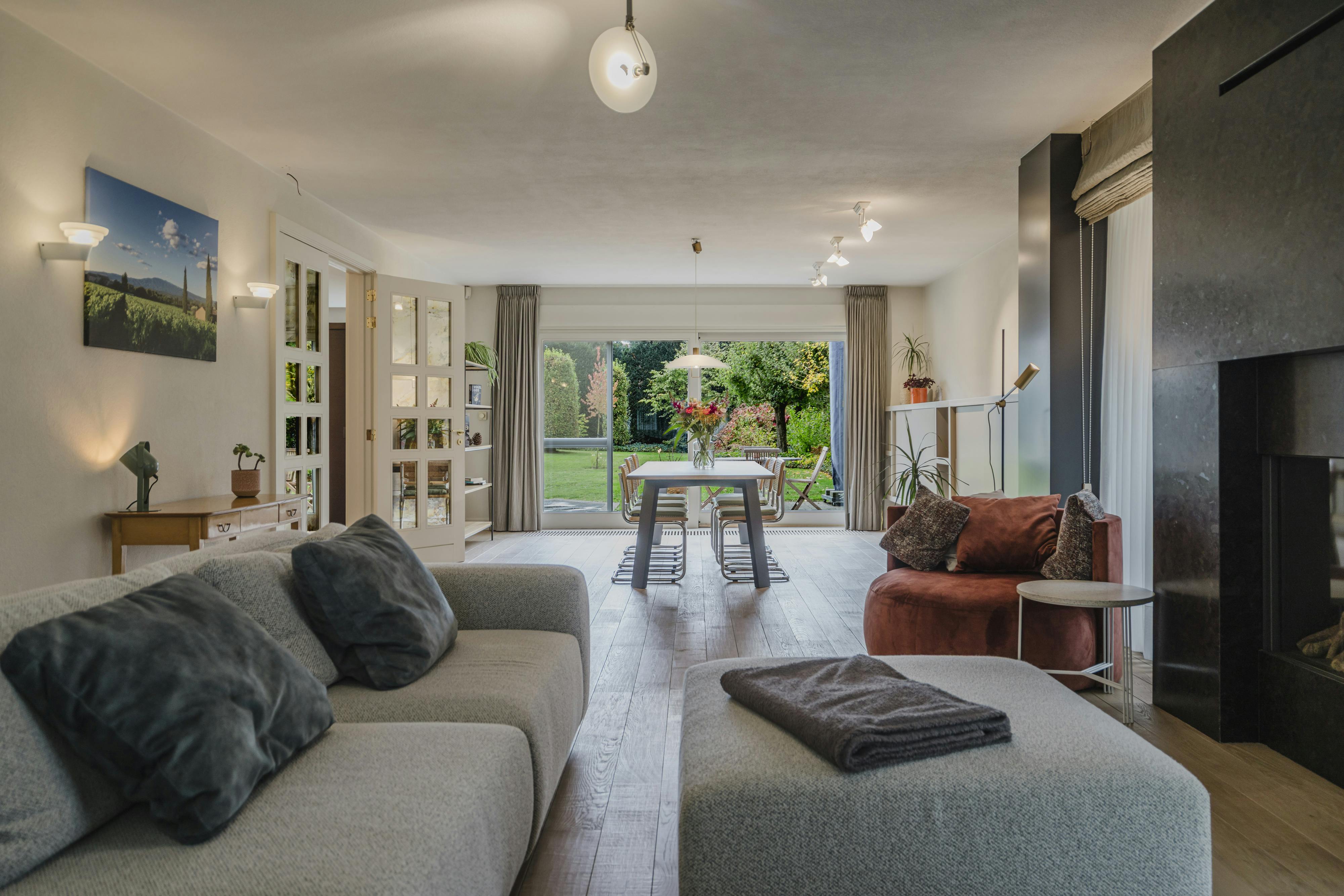 Ruime, gerenoveerde villa op 1327 m² met zuidgerichte tuin in rustige villawijk foto 4