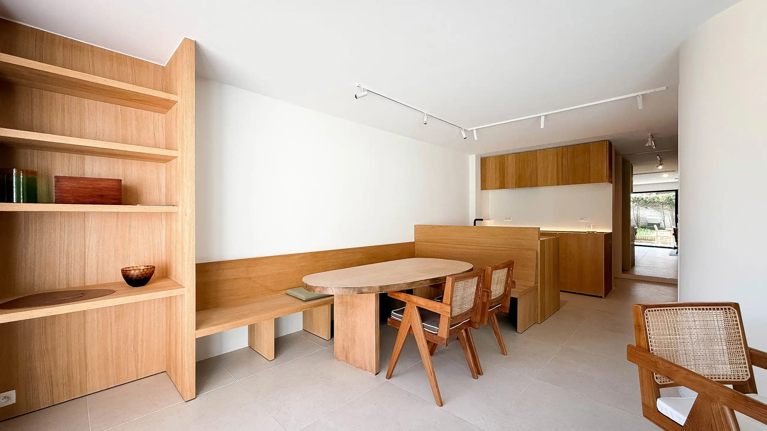 TUINAPPARTEMENT vlakbij het Driehoeksplein - GEMEUBILEERD... foto 6