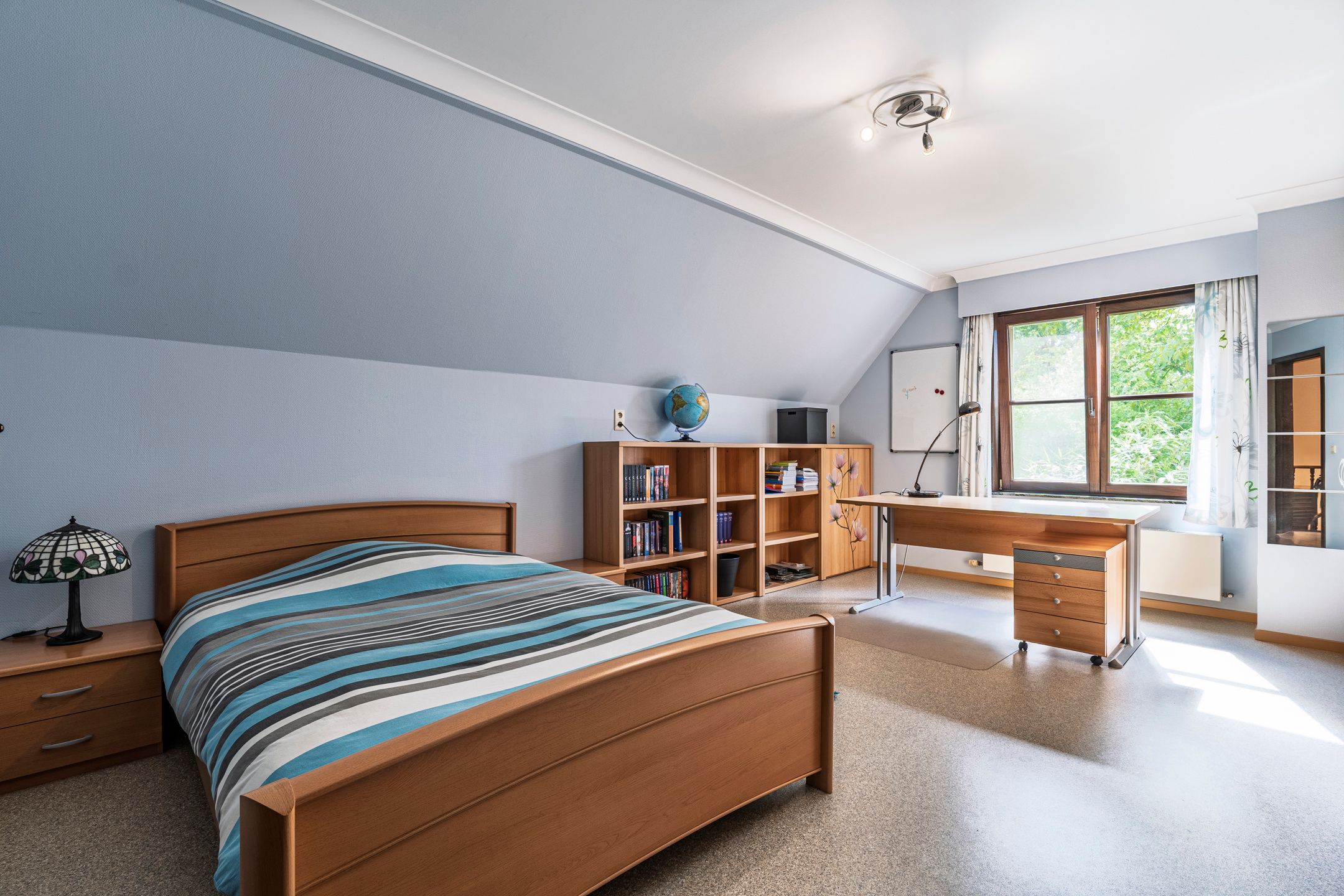 Ruime villa met aangelegde tuin foto 24