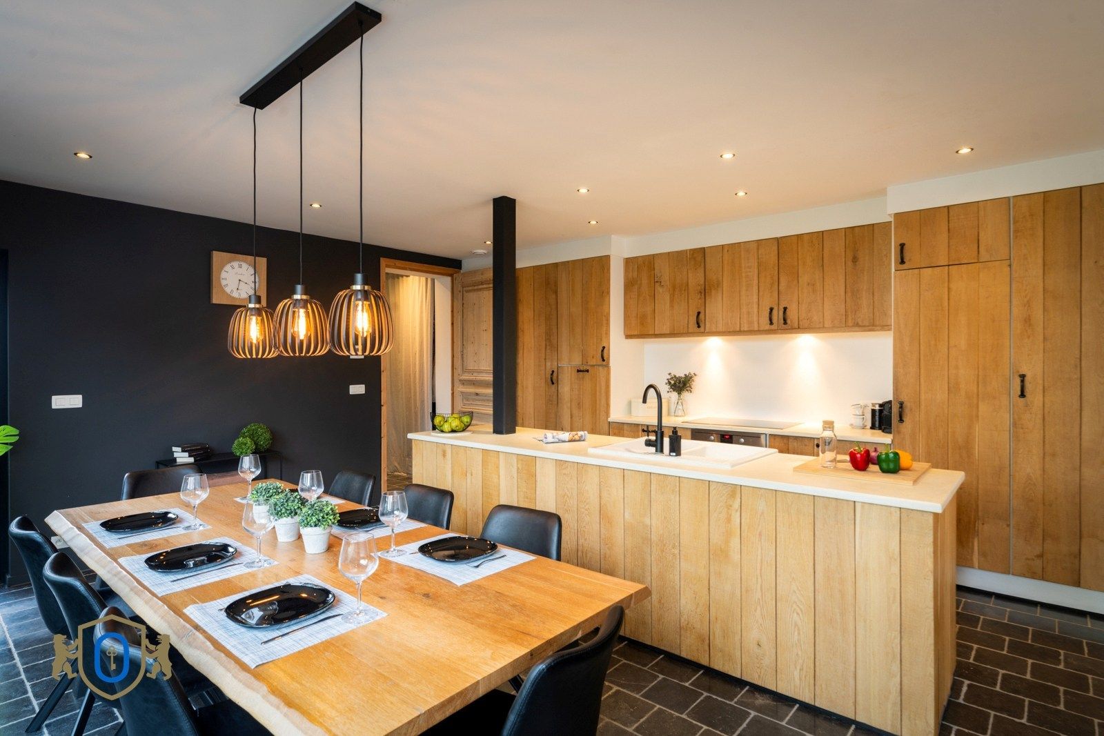 Halfopen 3-slpkr woning met tuin & carport foto 14