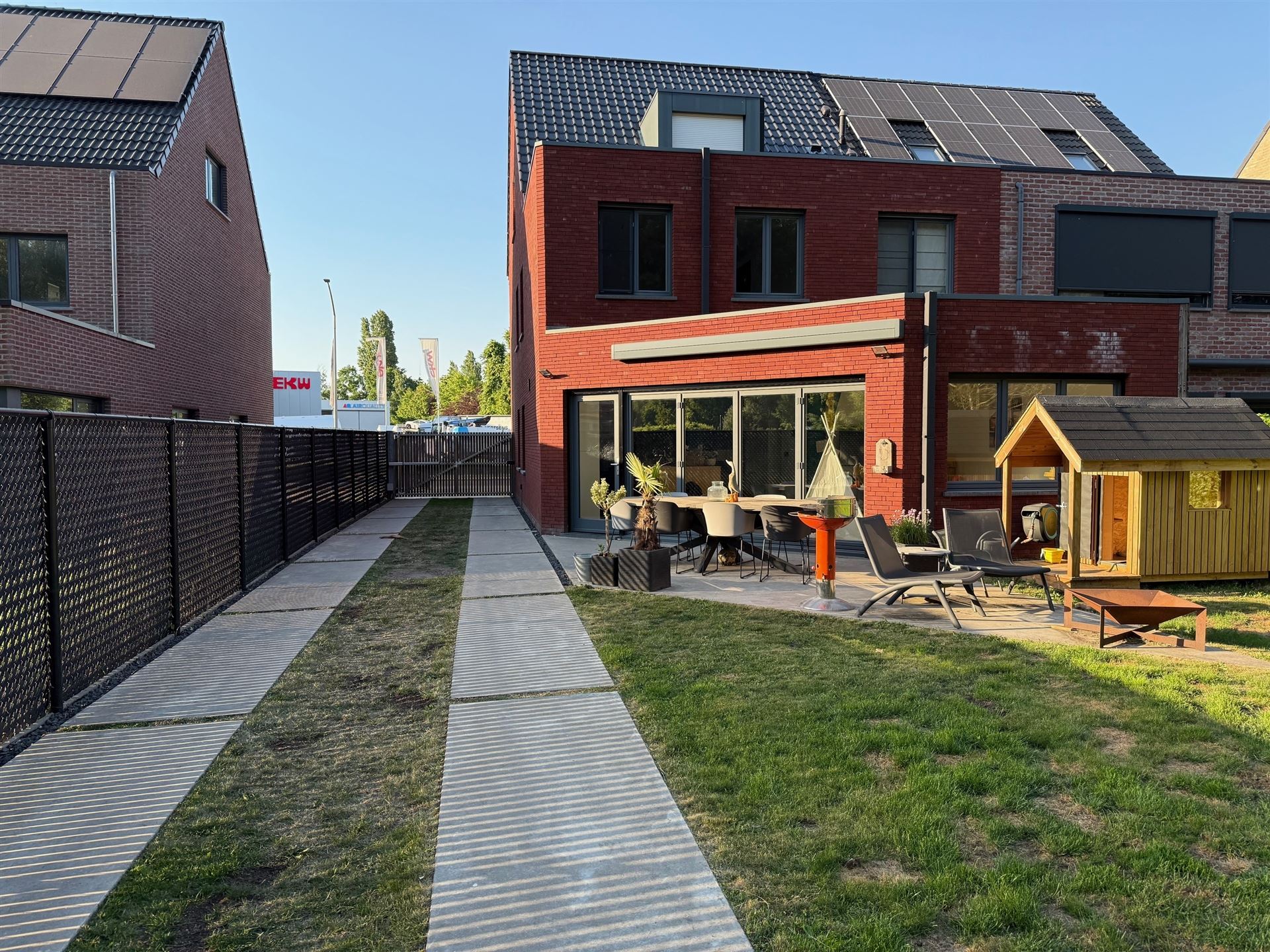 Ruime halfopen bebouwing met EPC A label ! foto 3