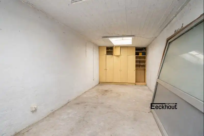 Ruime hoekwoning met 6 slaapkamers en met terras en aangebouwde garage foto 9