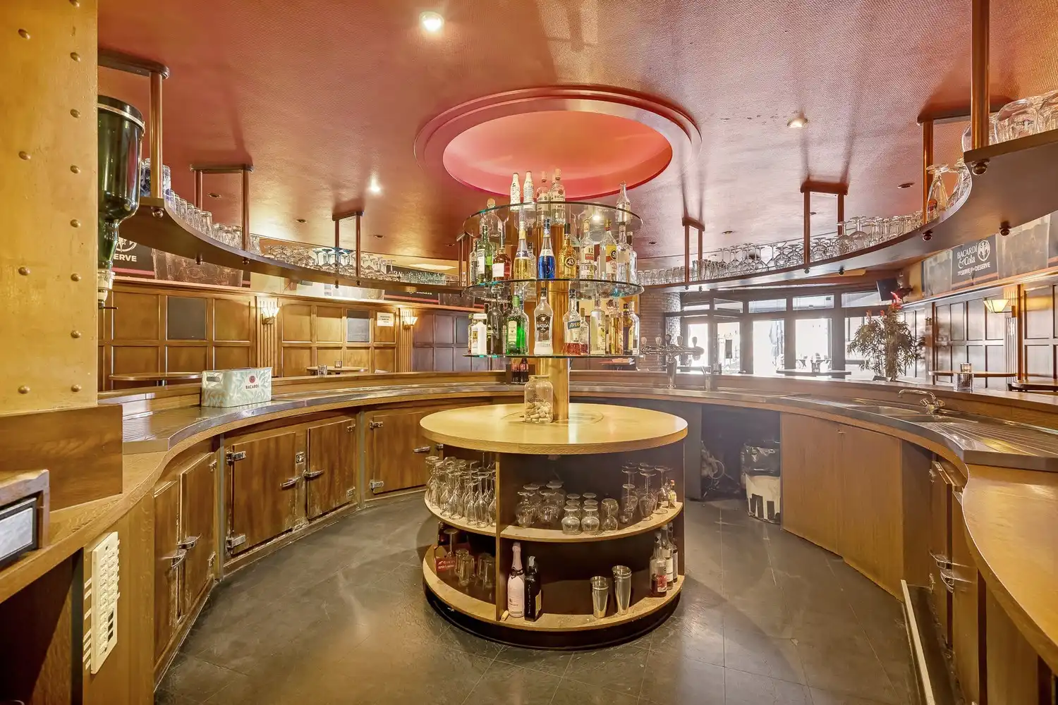 Handelspand met bovengelegen woonst pal in het centrum van Putte! foto 8