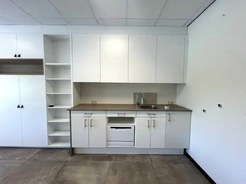 Instapklare KMO-unit met kantoren (±355 m²) op topligging foto 11