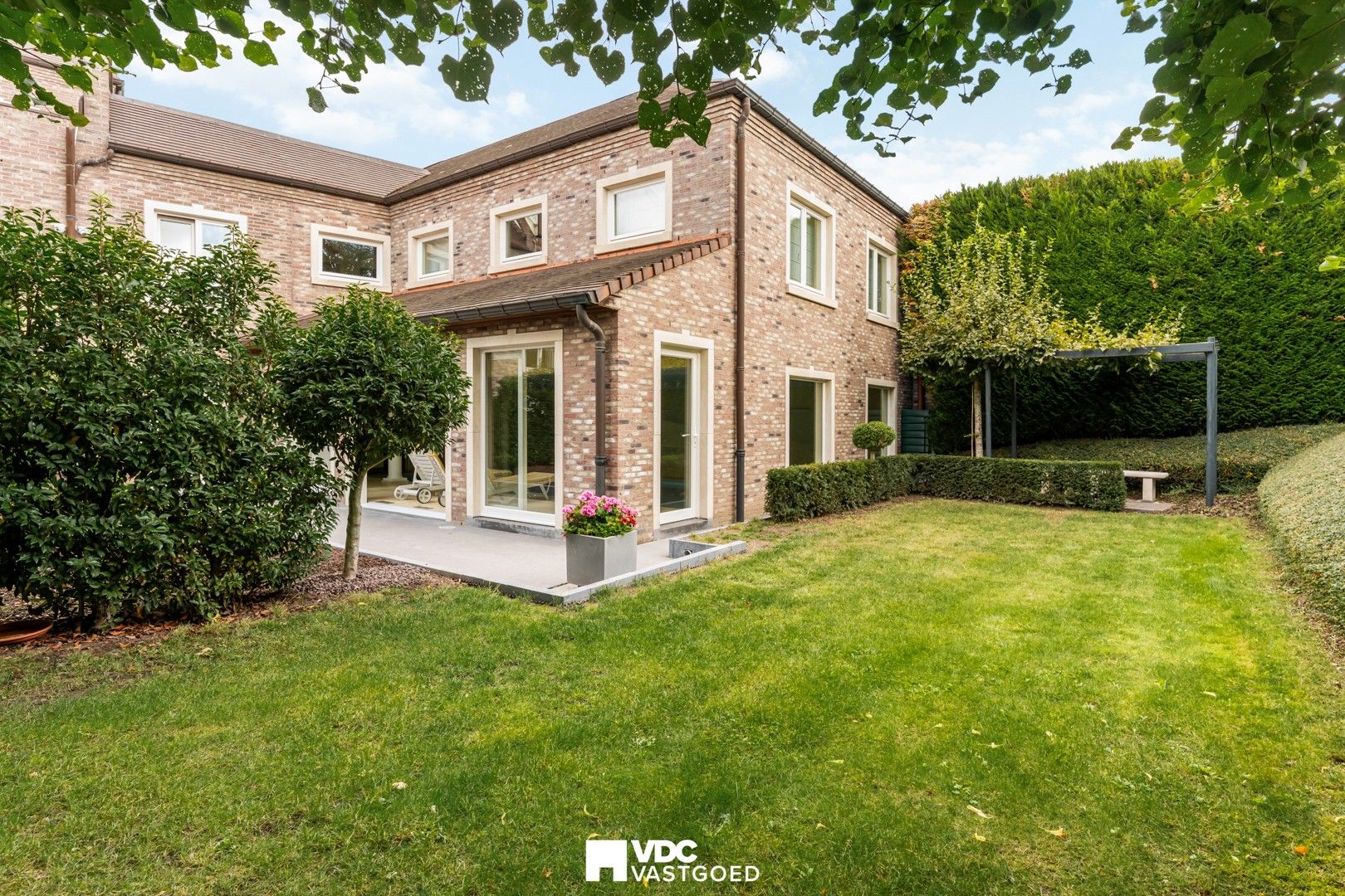 Unieke villa met kantoorruimte, binnenzwembad en opsplitsingsmogelijkheid foto 29