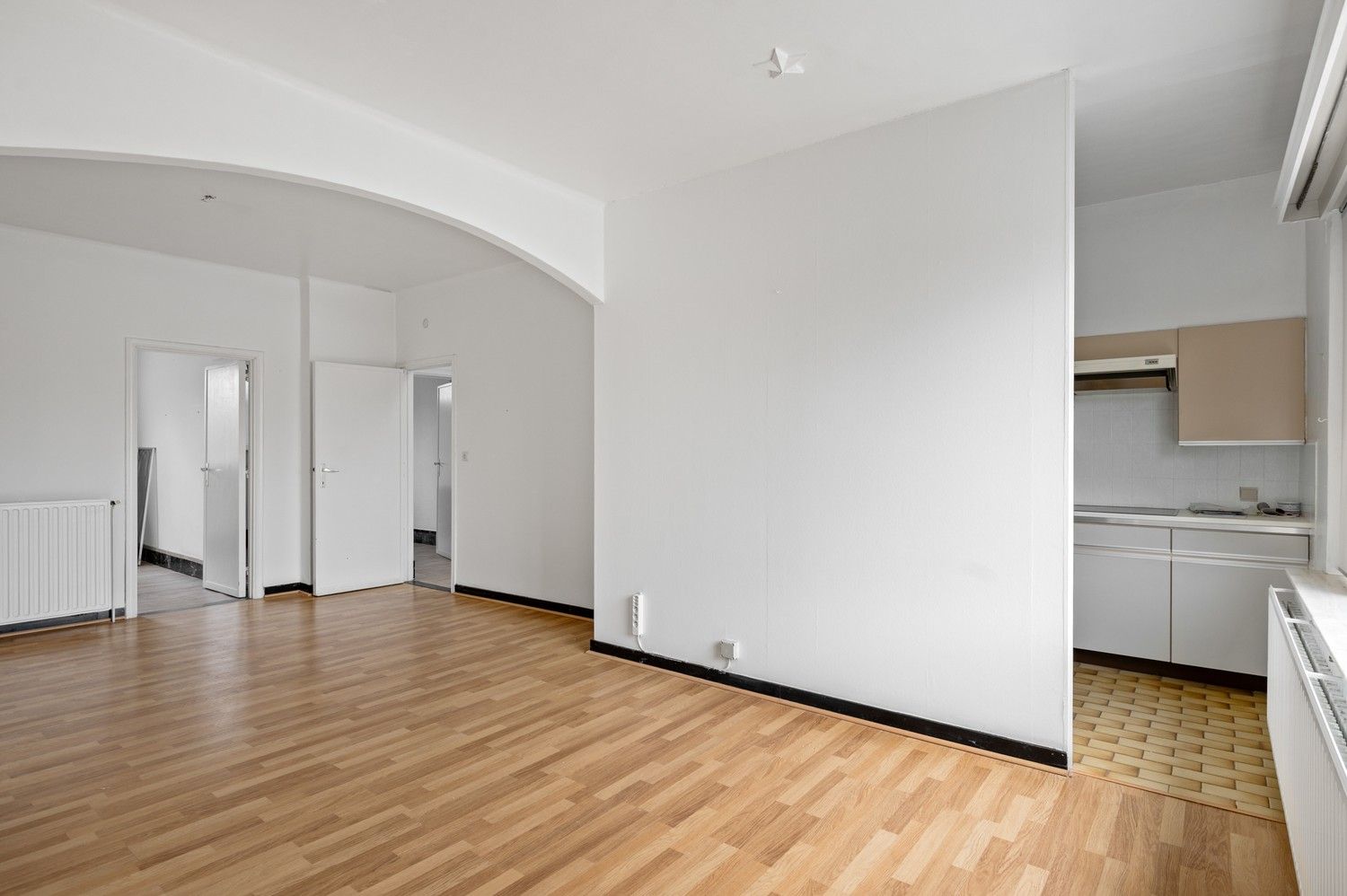 Magazijn met woonst en een 1 slaapkamer appartement te Deurne! foto 22