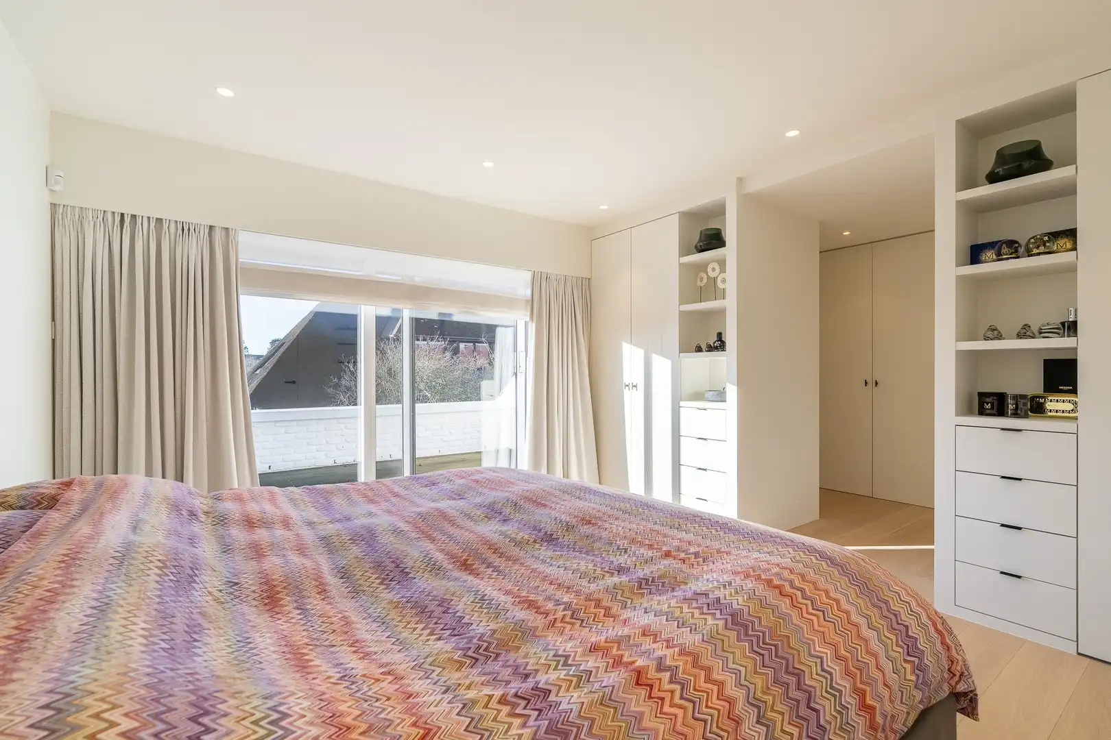 Alleenstaande villa met 4 slaapkamers in een residentiële omgeving. foto 25