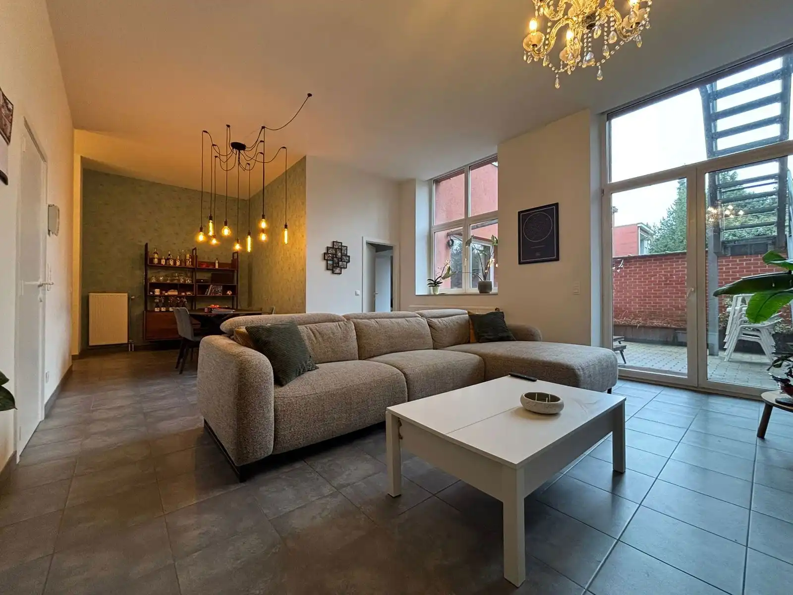 Lichtrijk en knus gelijkvloers appartement op toplocatie in Lier. foto {{pictureIndex}}