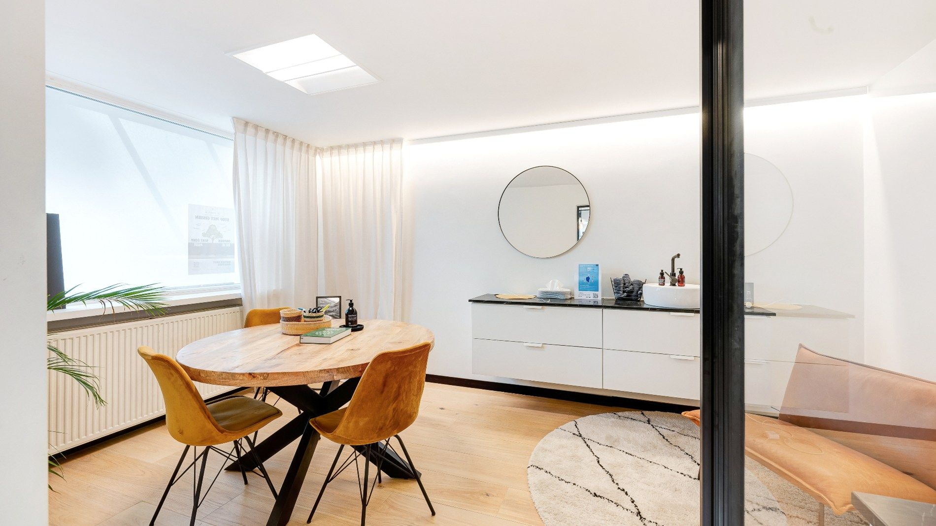 HOEKHandelsgelijkvloers op toplocatie in Heist-aan-Zee – ±185 m² foto 11