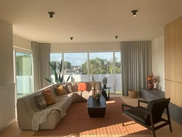 Prachtige penthouse in het hartje van Ingelmunster foto {{pictureIndex}}