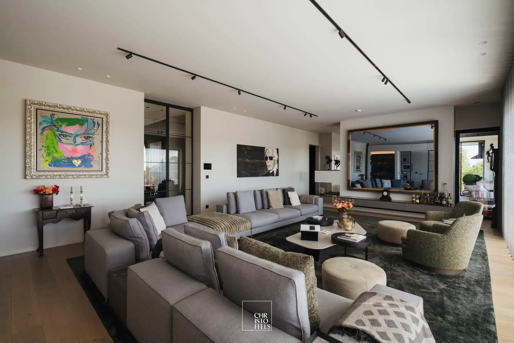 The Penthouse 250 m² ultra high-end woonruimte  89 m² terras met plunge pool foto 18