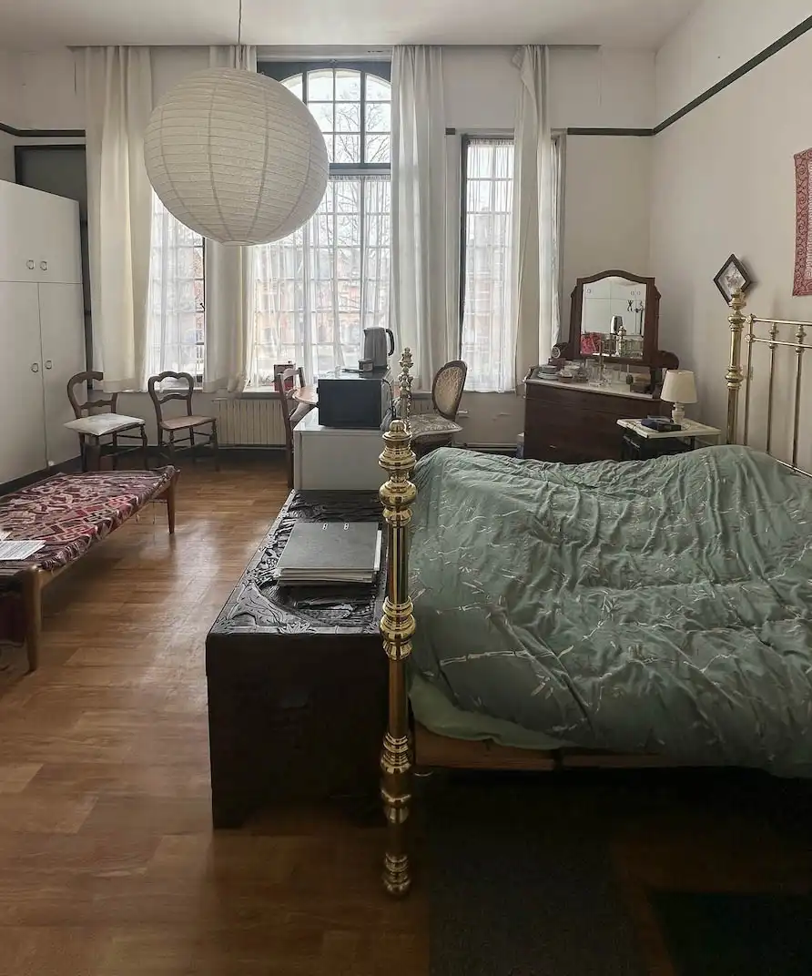 architecturale parel met zonnige stadstuin nabij de Ezelpoort foto 26