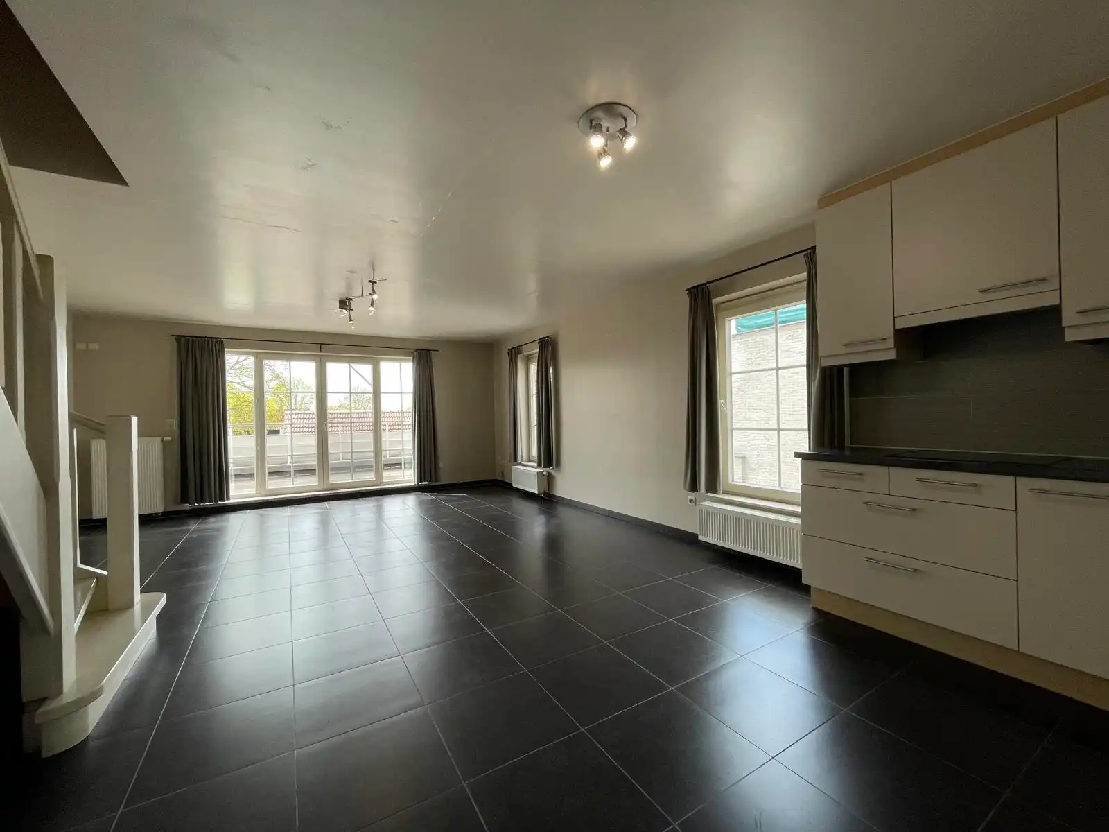 Appartement met 3 slaapkamers en terras + 2 parkeerplaatsen foto 2