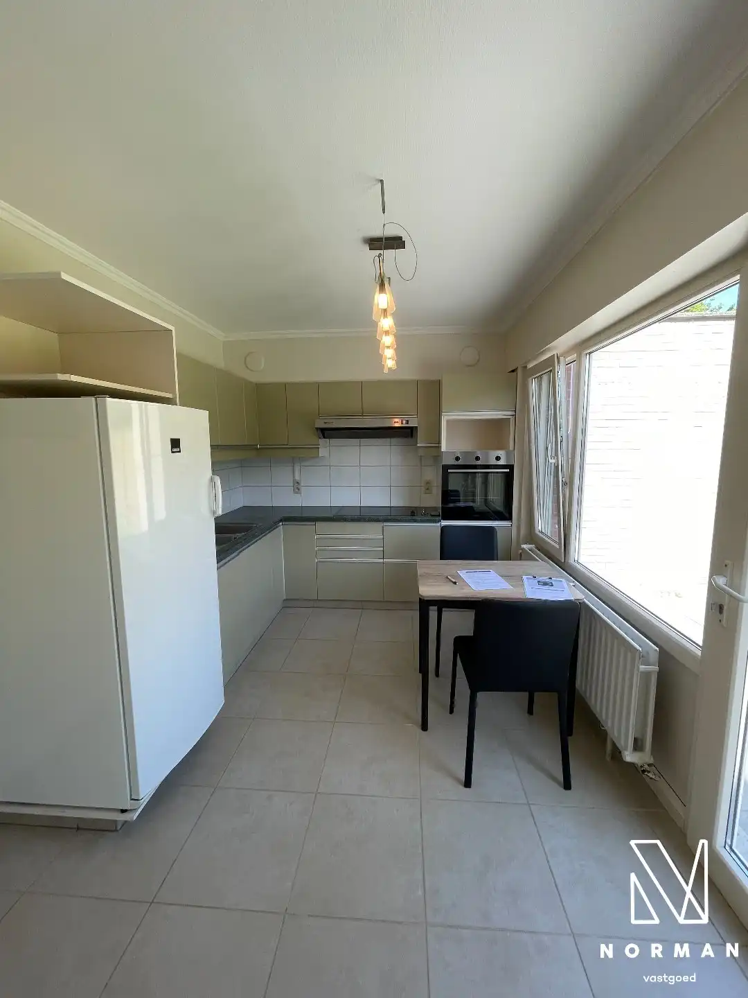 Rustig gelegen woning met oprit en garage. foto 4